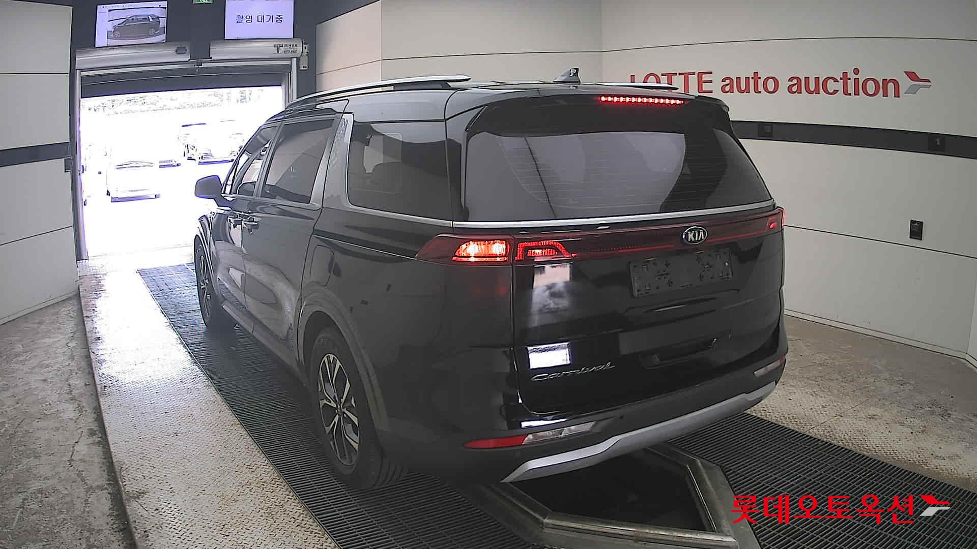 2021 - kia carnival