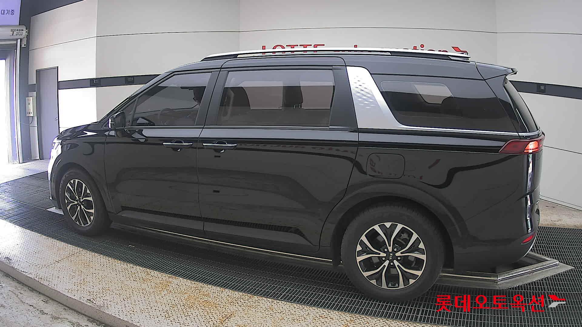 2021 - kia carnival
