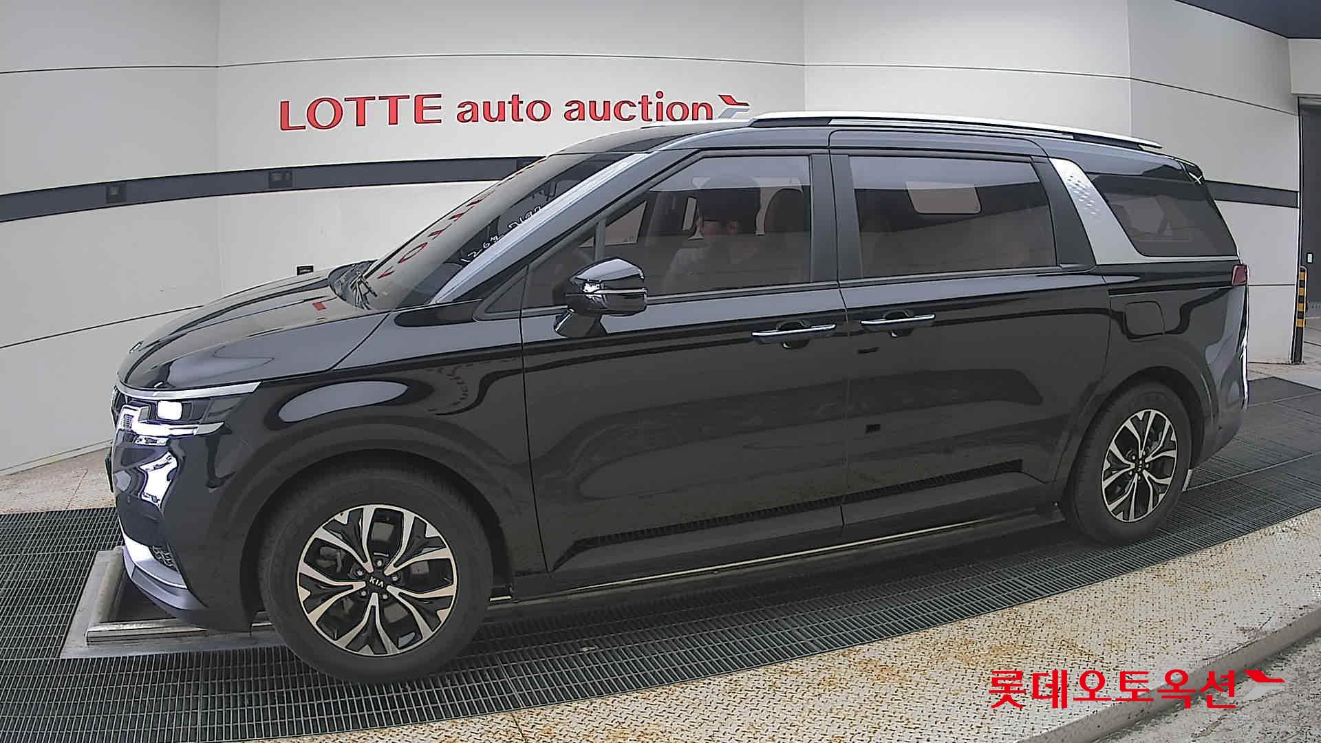 2021 - kia carnival