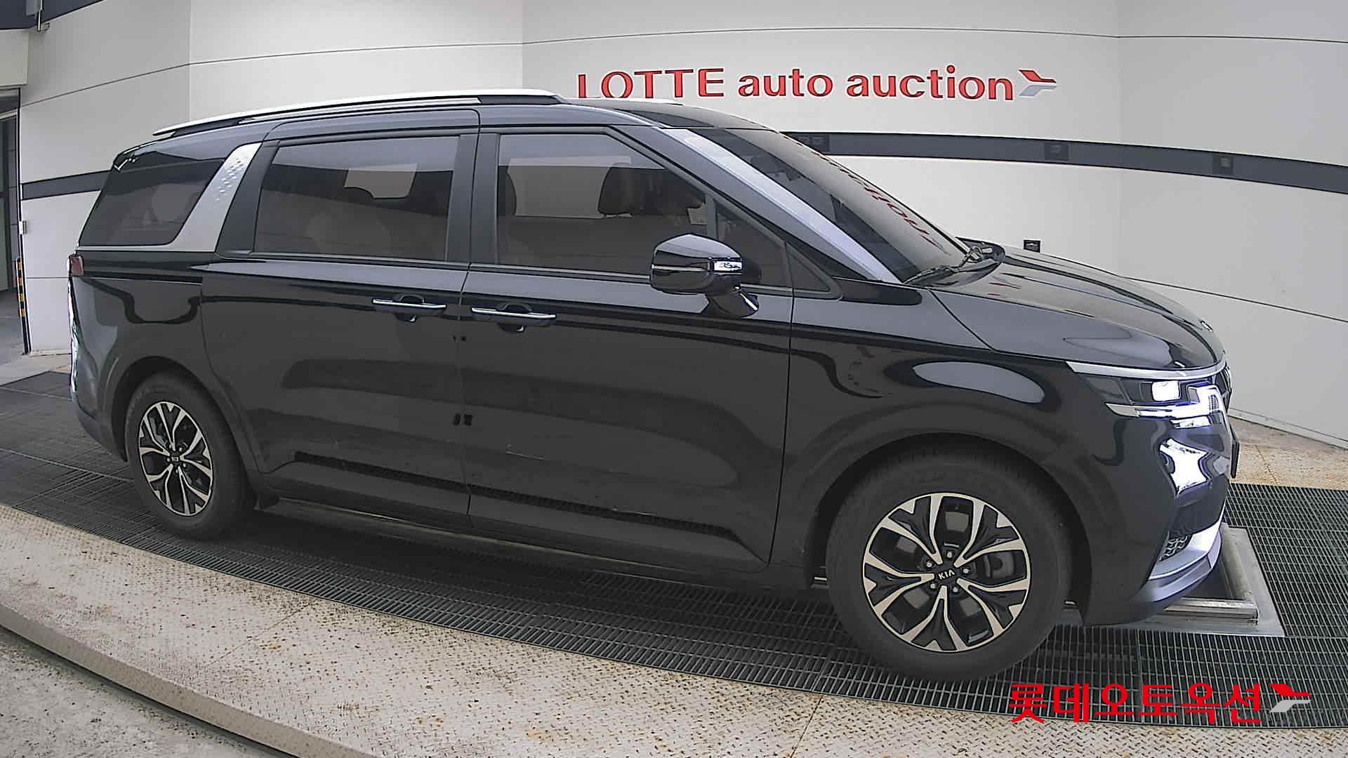 2021 - kia carnival
