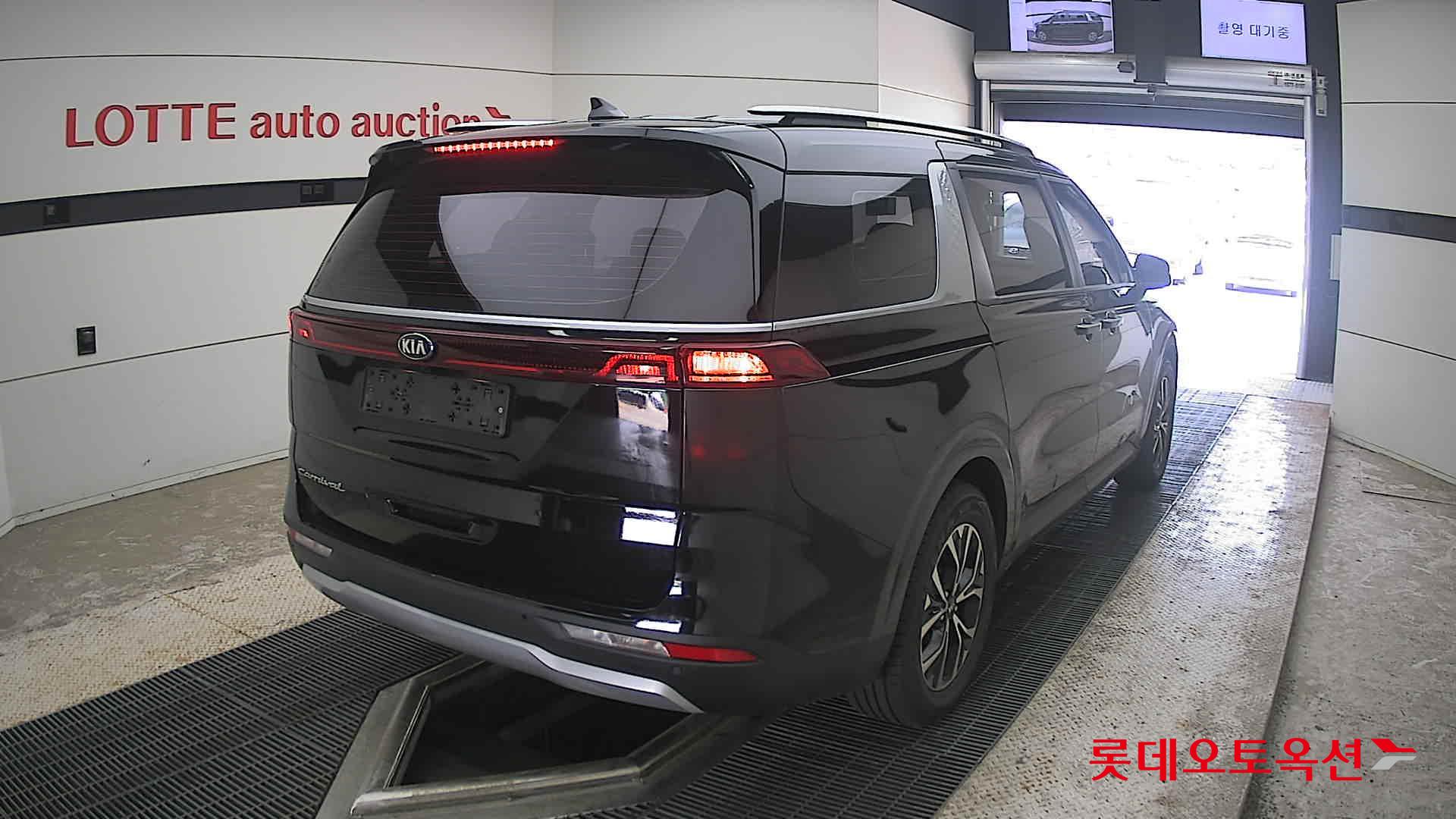 2021 - kia carnival