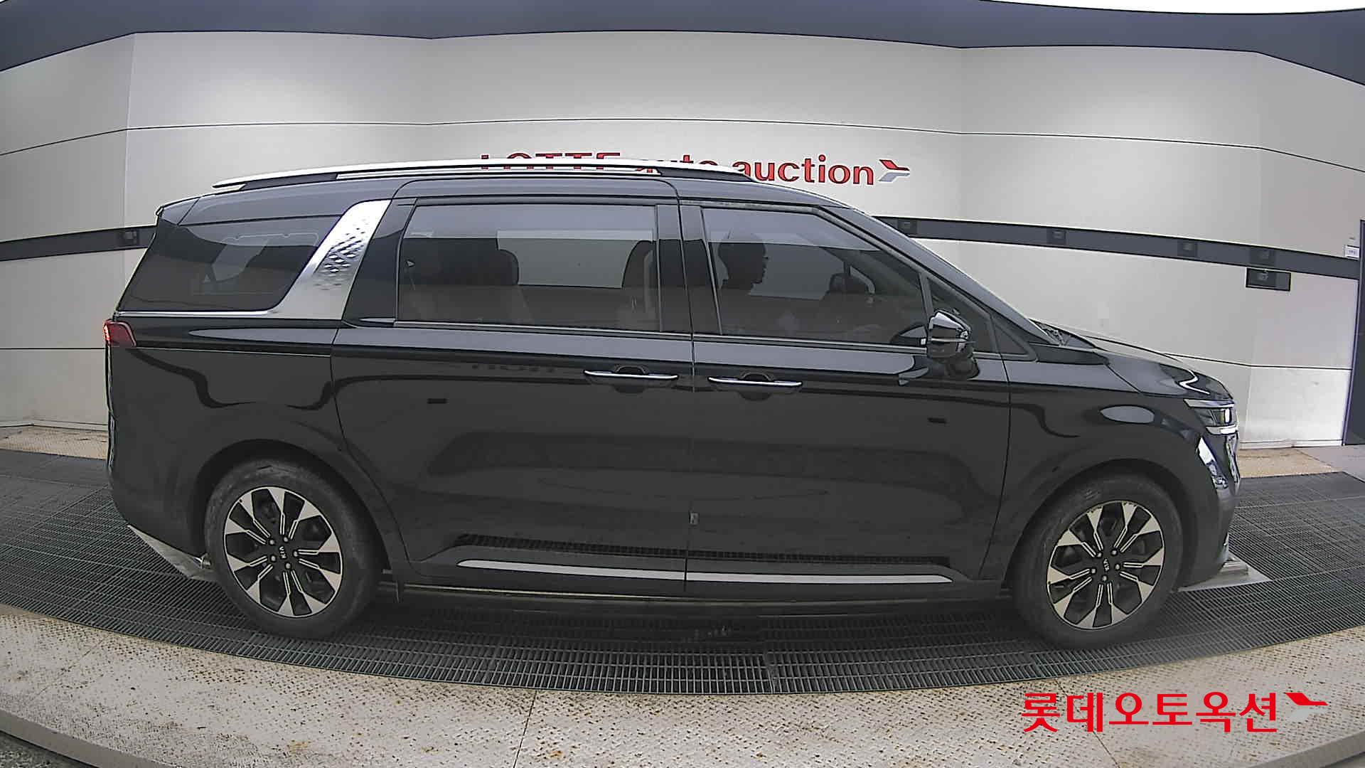 2021 - kia carnival