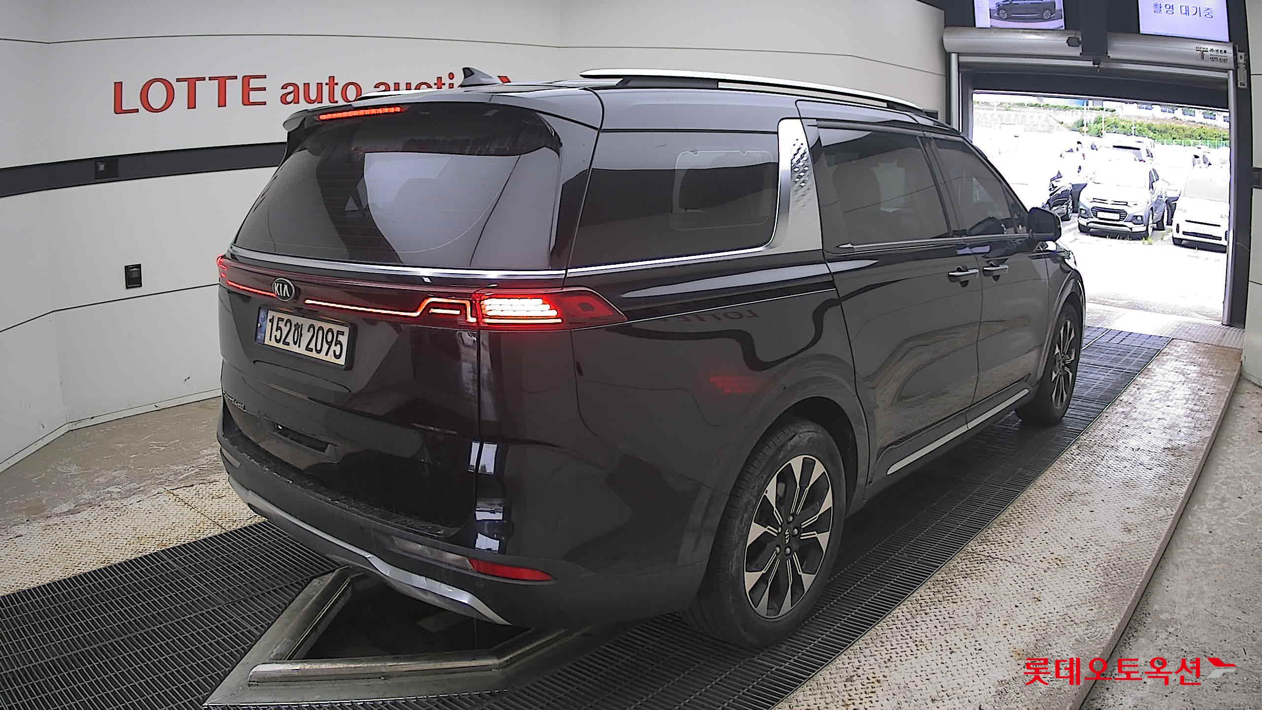 2021 - kia carnival