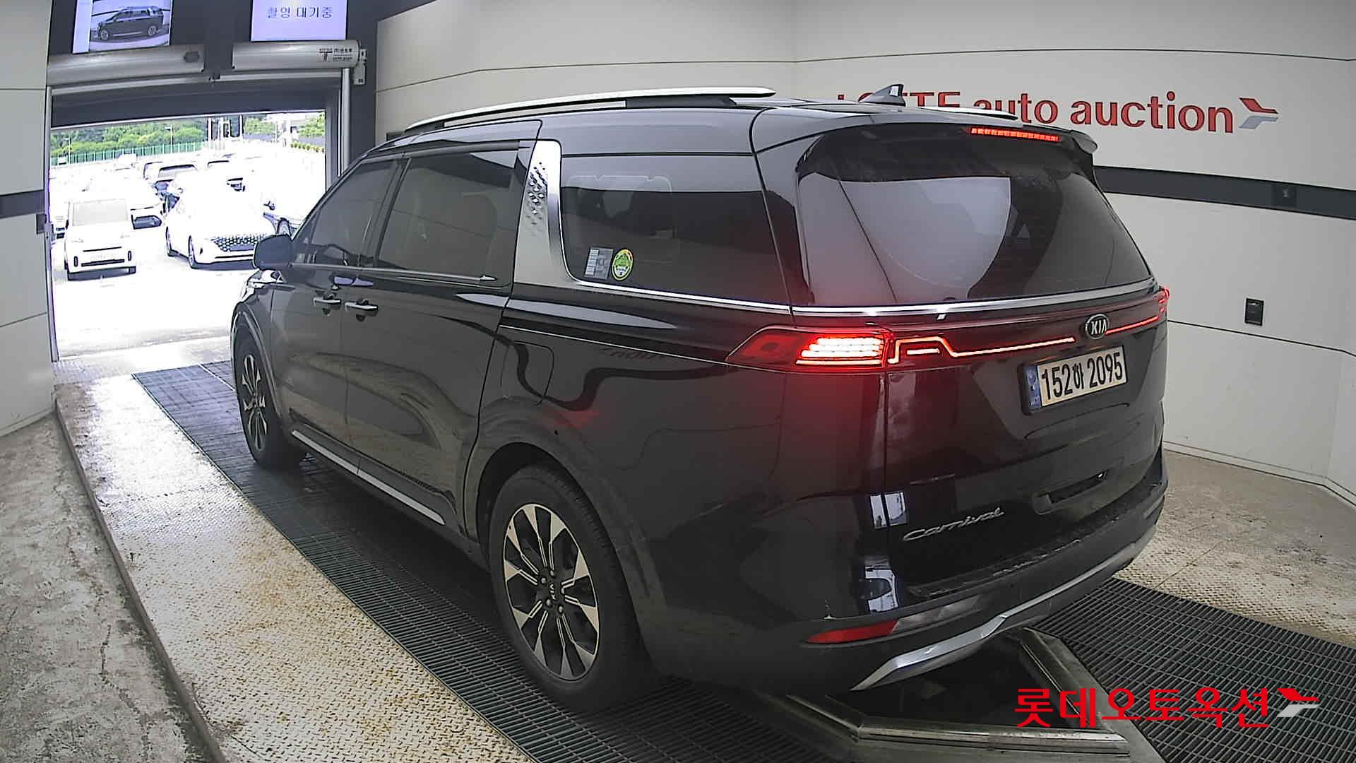 2021 - kia carnival
