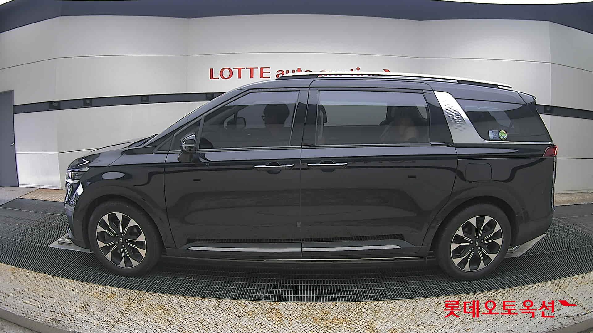 2021 - kia carnival