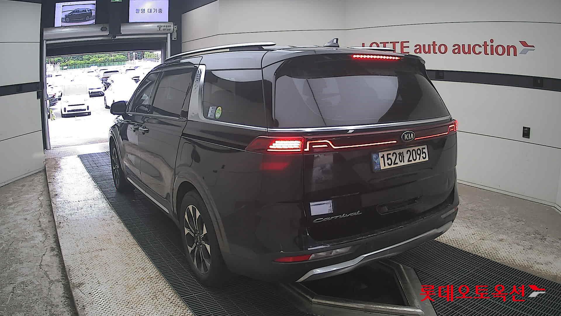 2021 - kia carnival