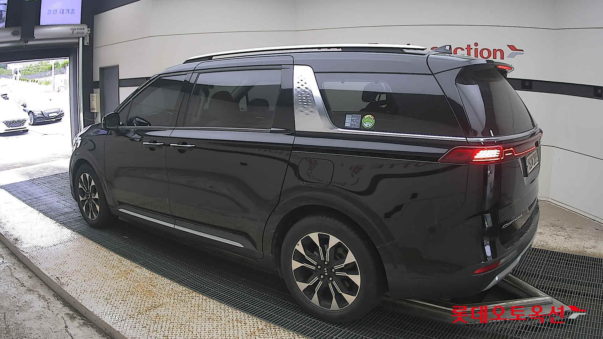 2021 - kia carnival