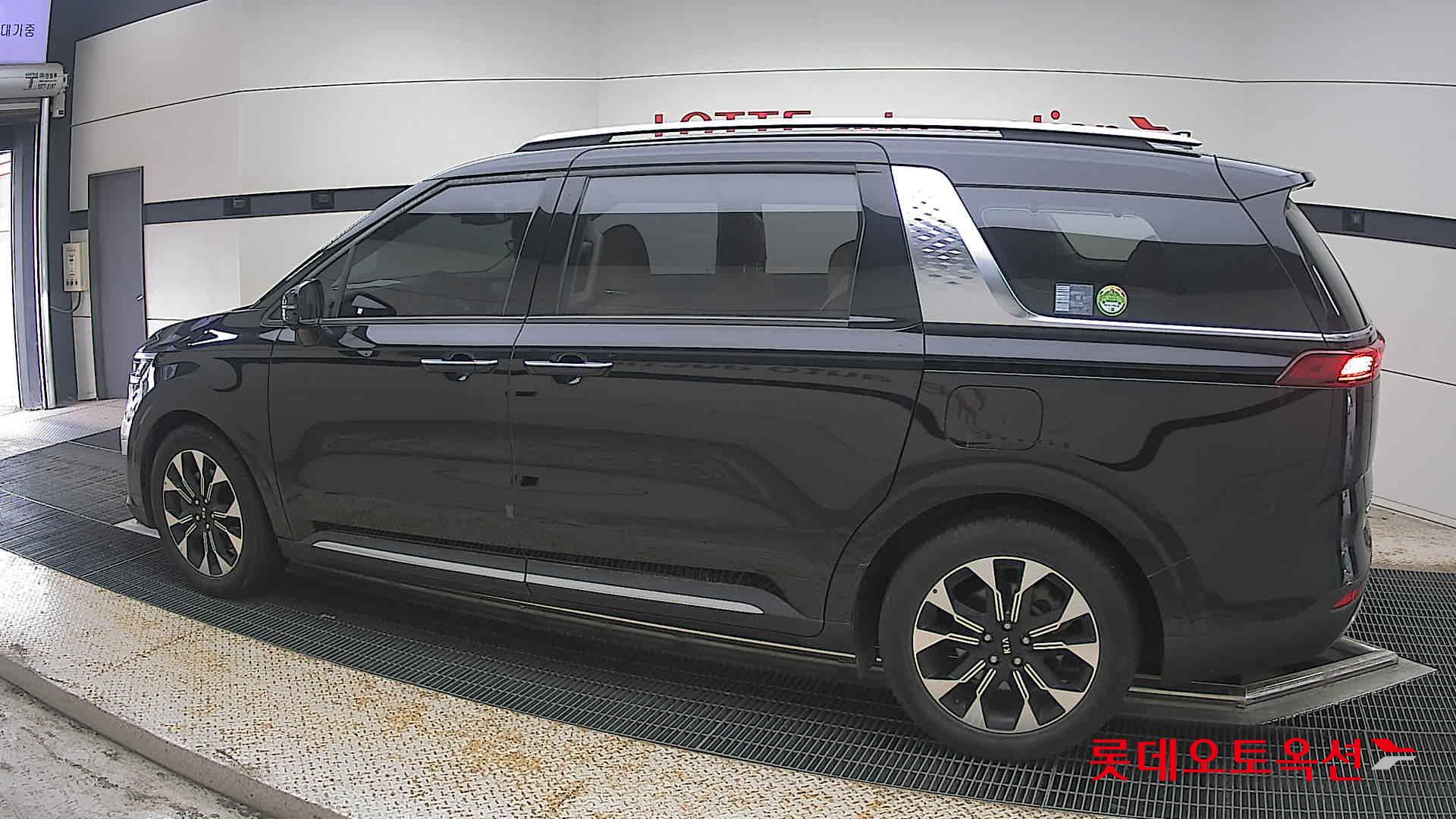 2021 - kia carnival