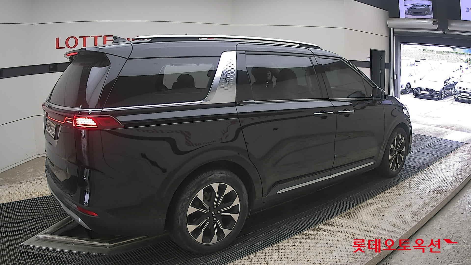 2021 - kia carnival