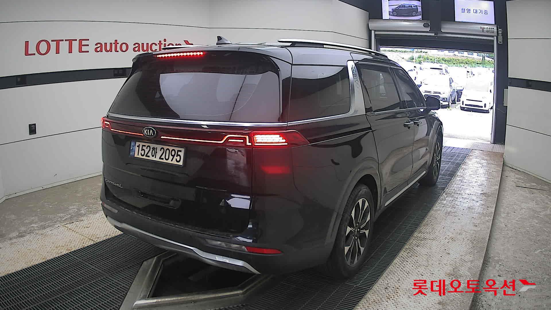 2021 - kia carnival