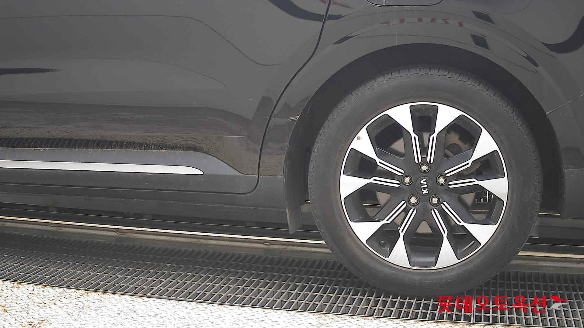 2021 - kia carnival