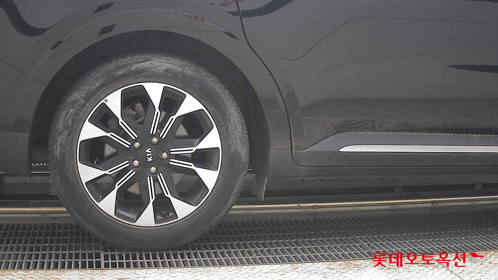2021 - kia carnival