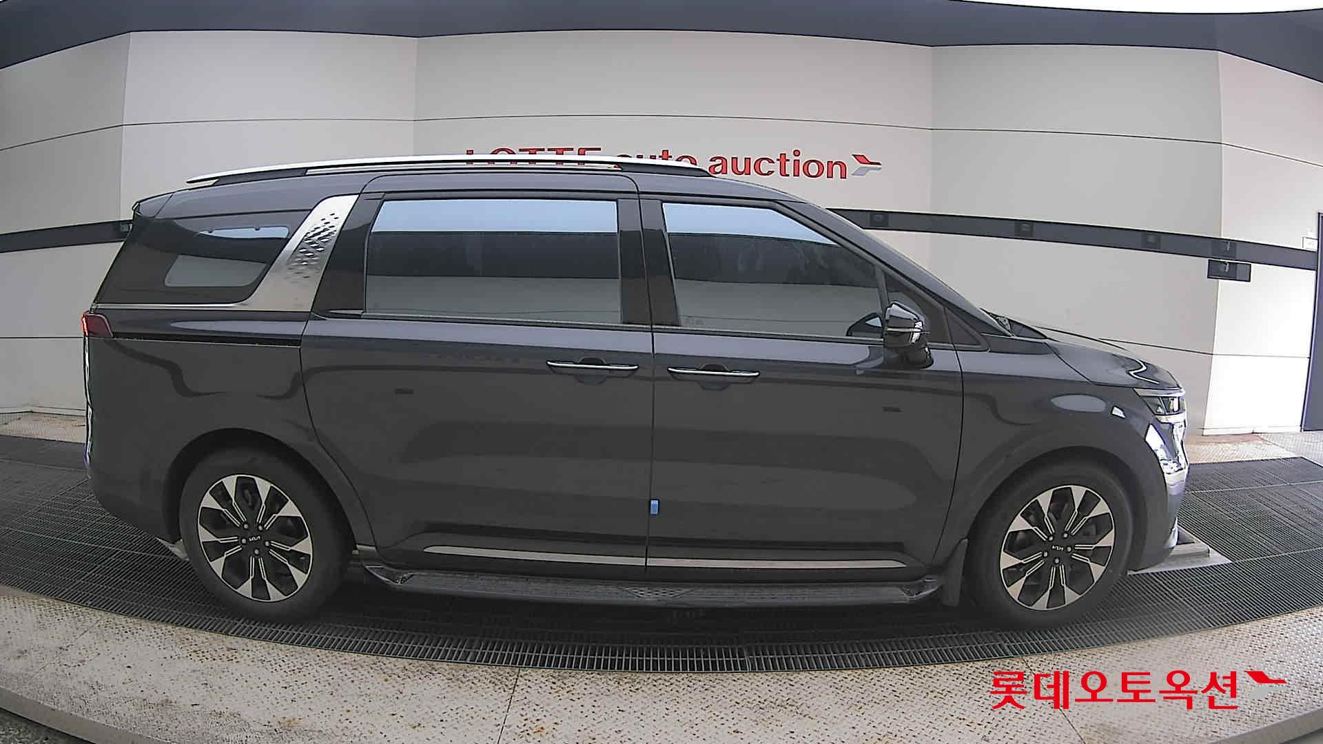 2023 - kia carnival