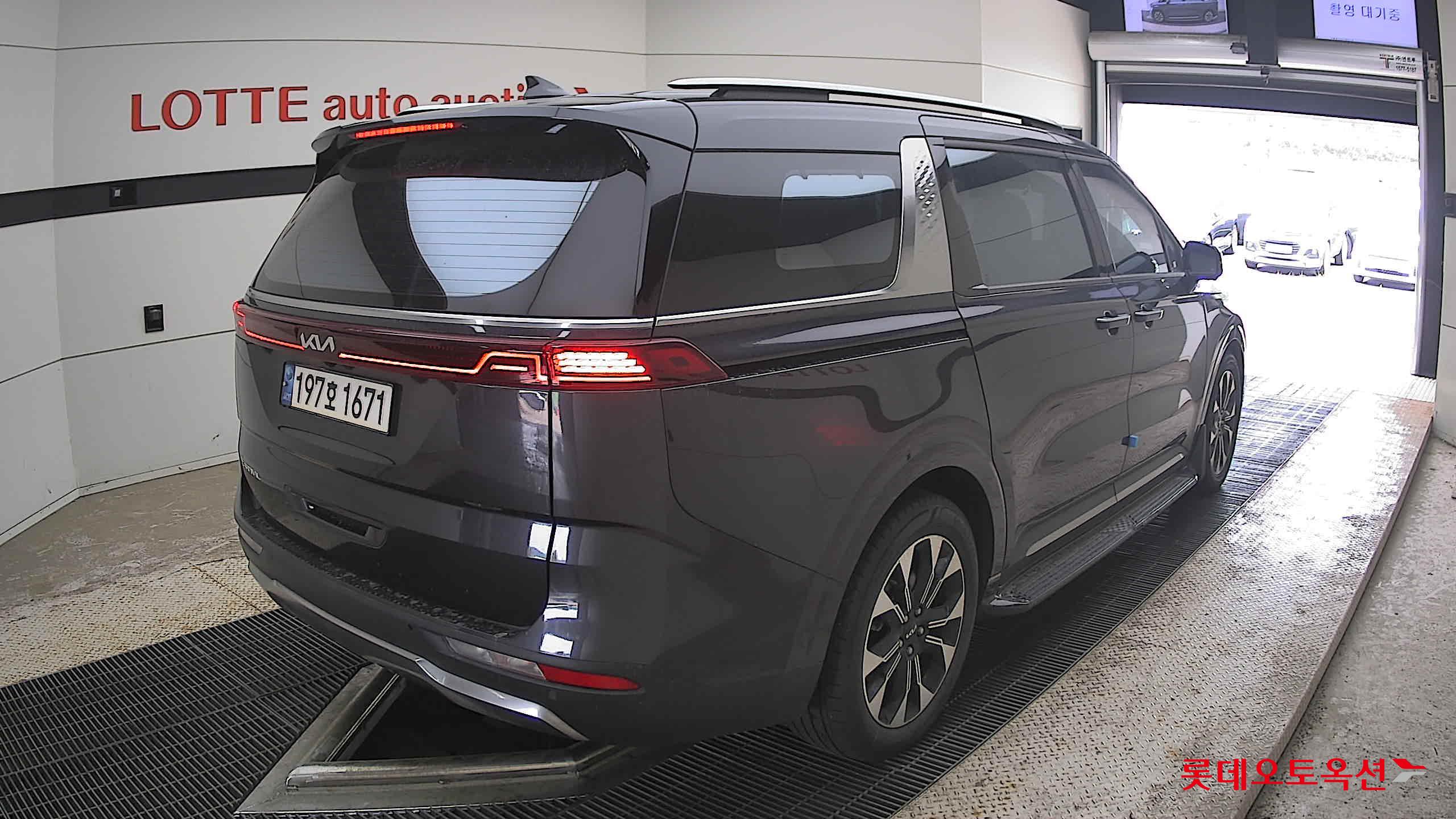 2023 - kia carnival