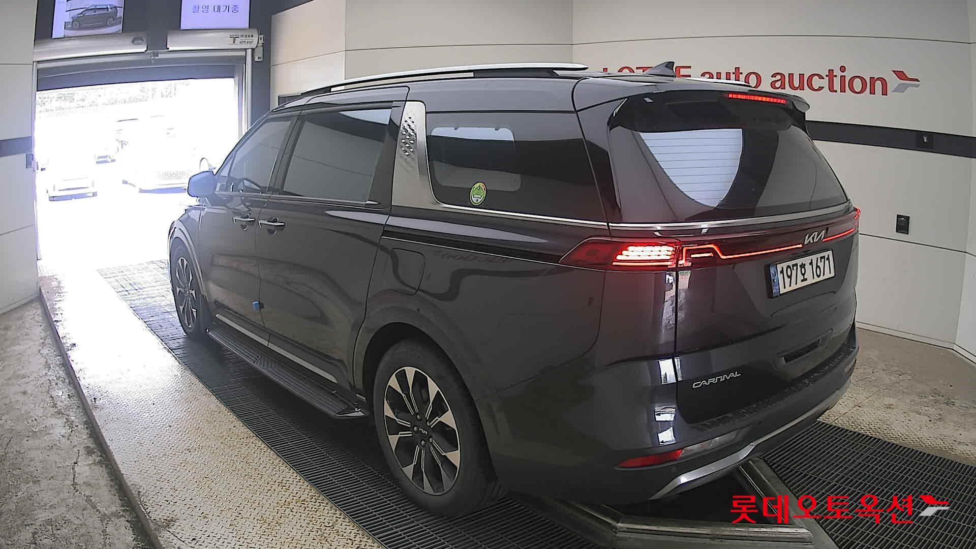 2023 - kia carnival