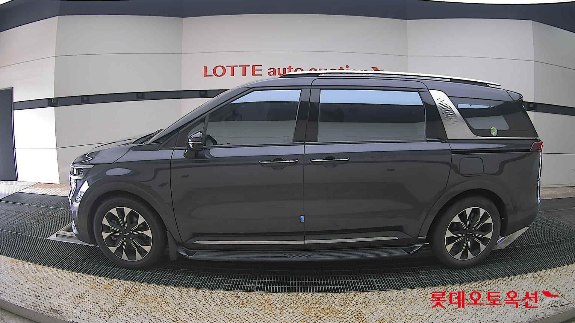 2023 - kia carnival