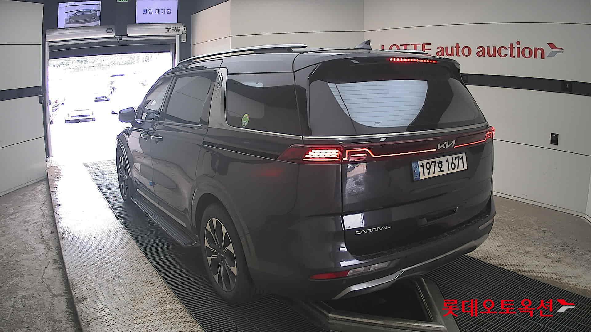 2023 - kia carnival