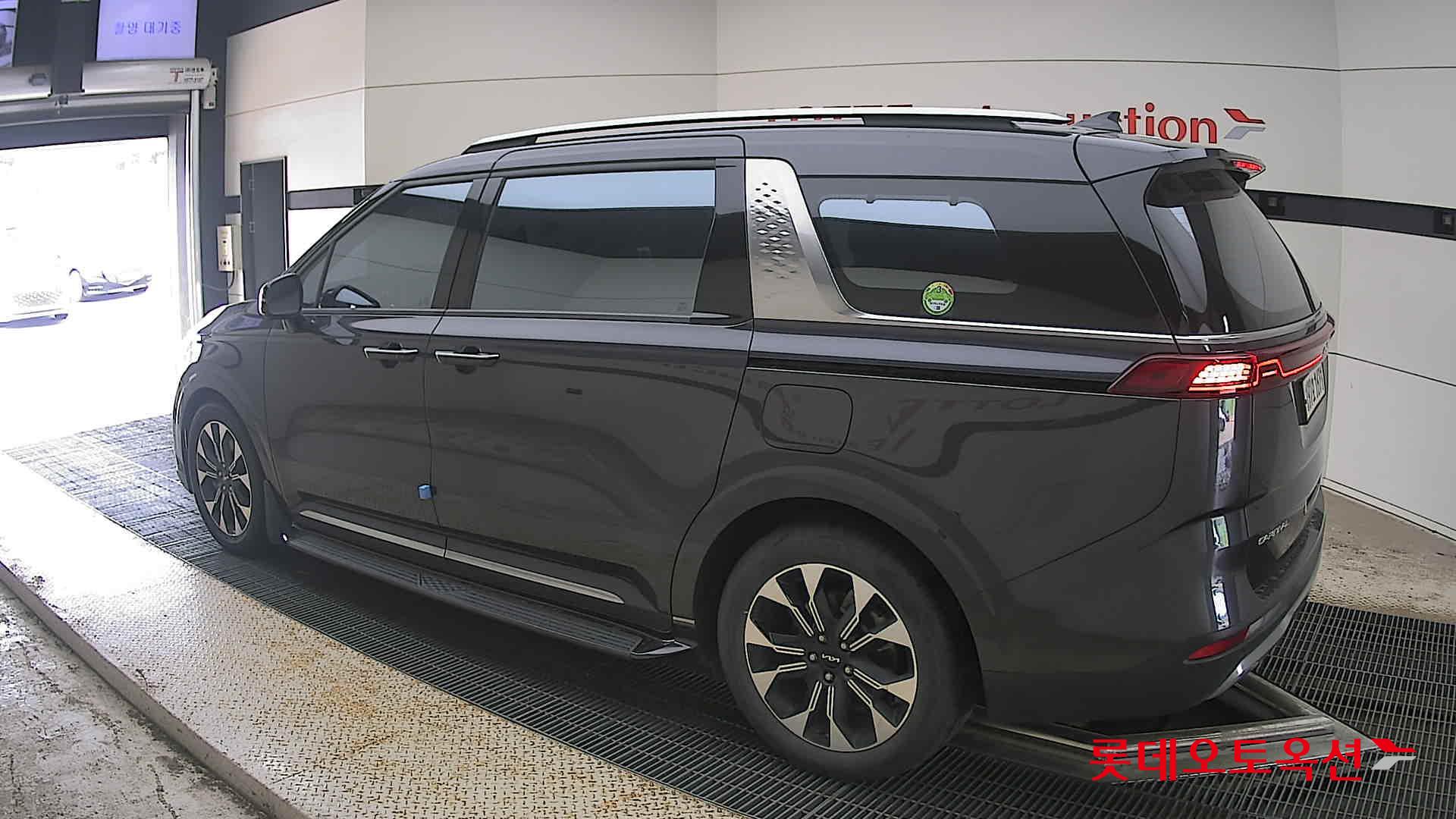 2023 - kia carnival