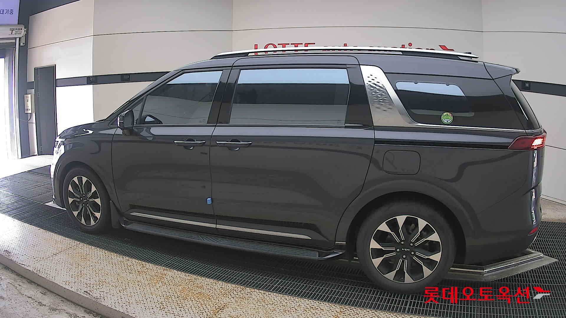 2023 - kia carnival