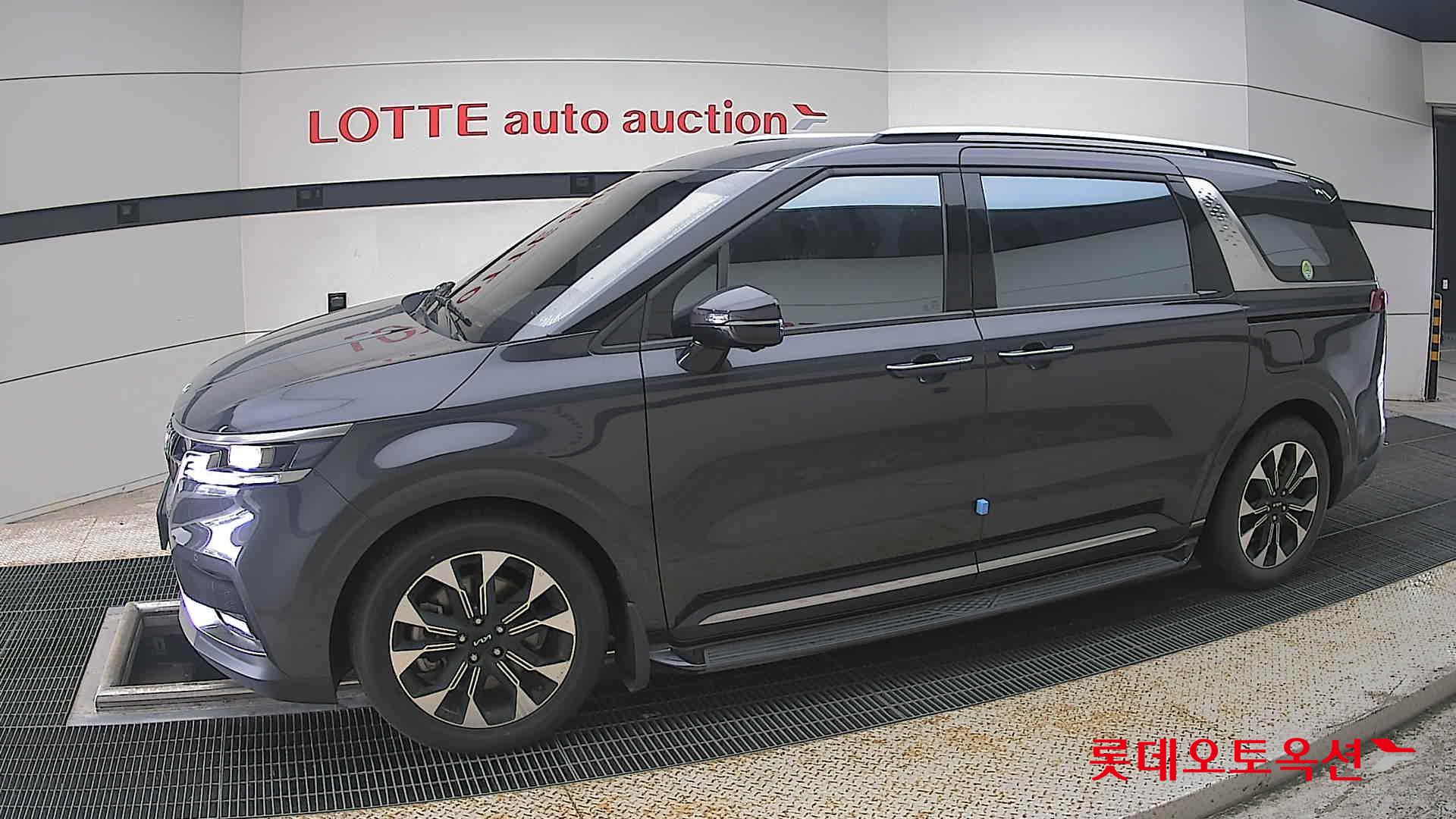 2023 - kia carnival