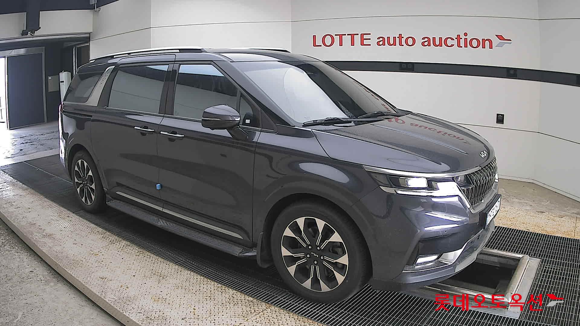 2023 - kia carnival