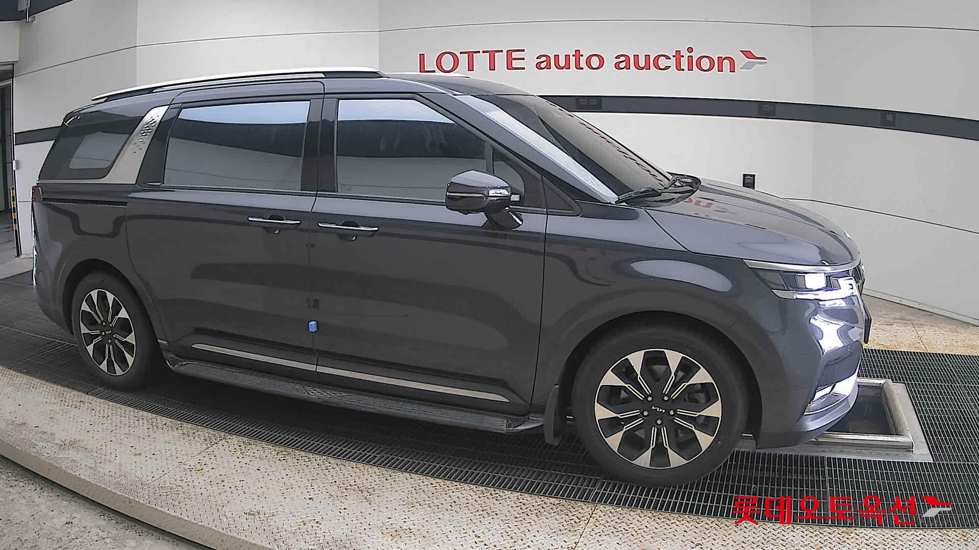 2023 - kia carnival
