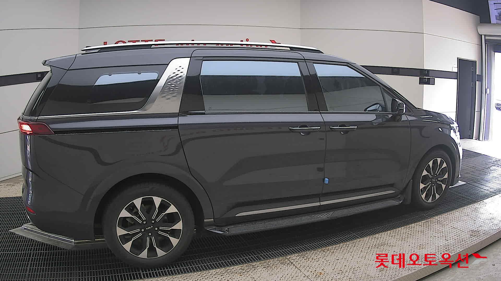 2023 - kia carnival