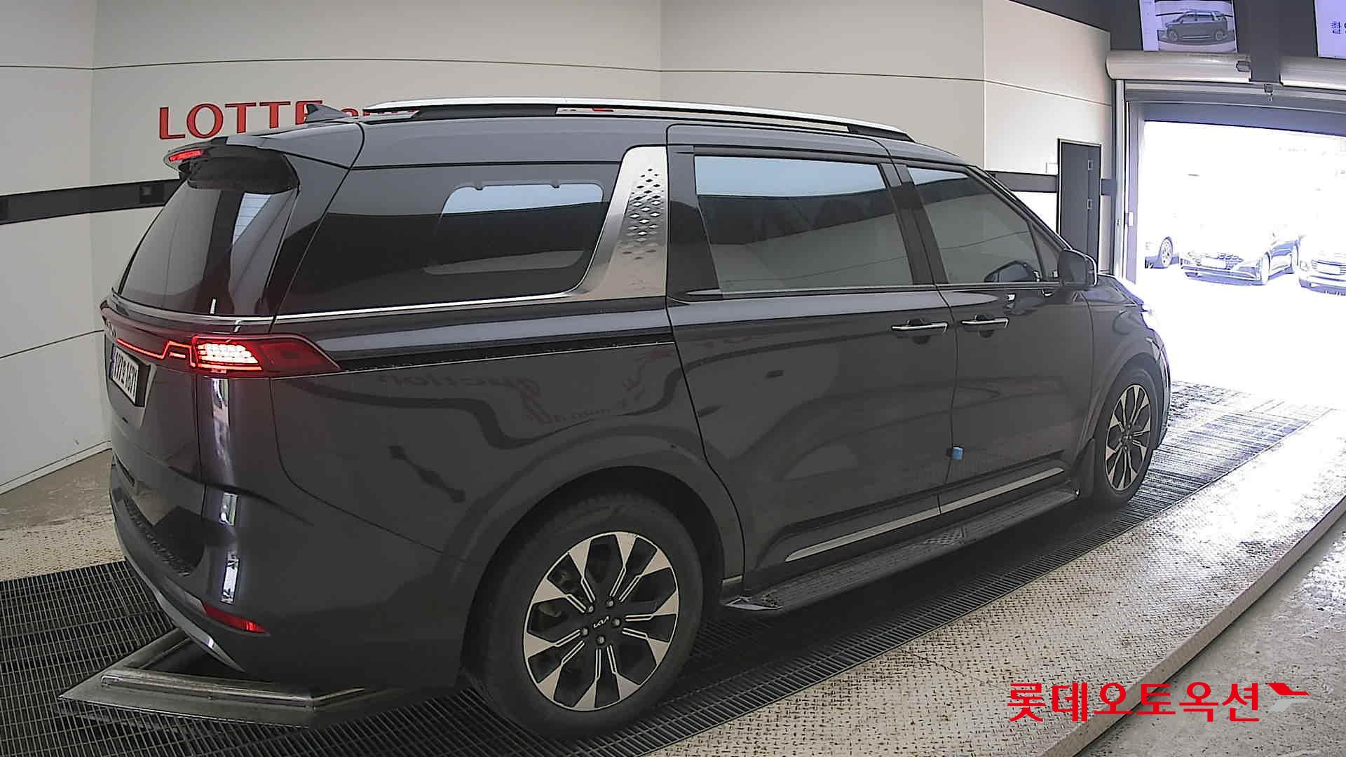 2023 - kia carnival