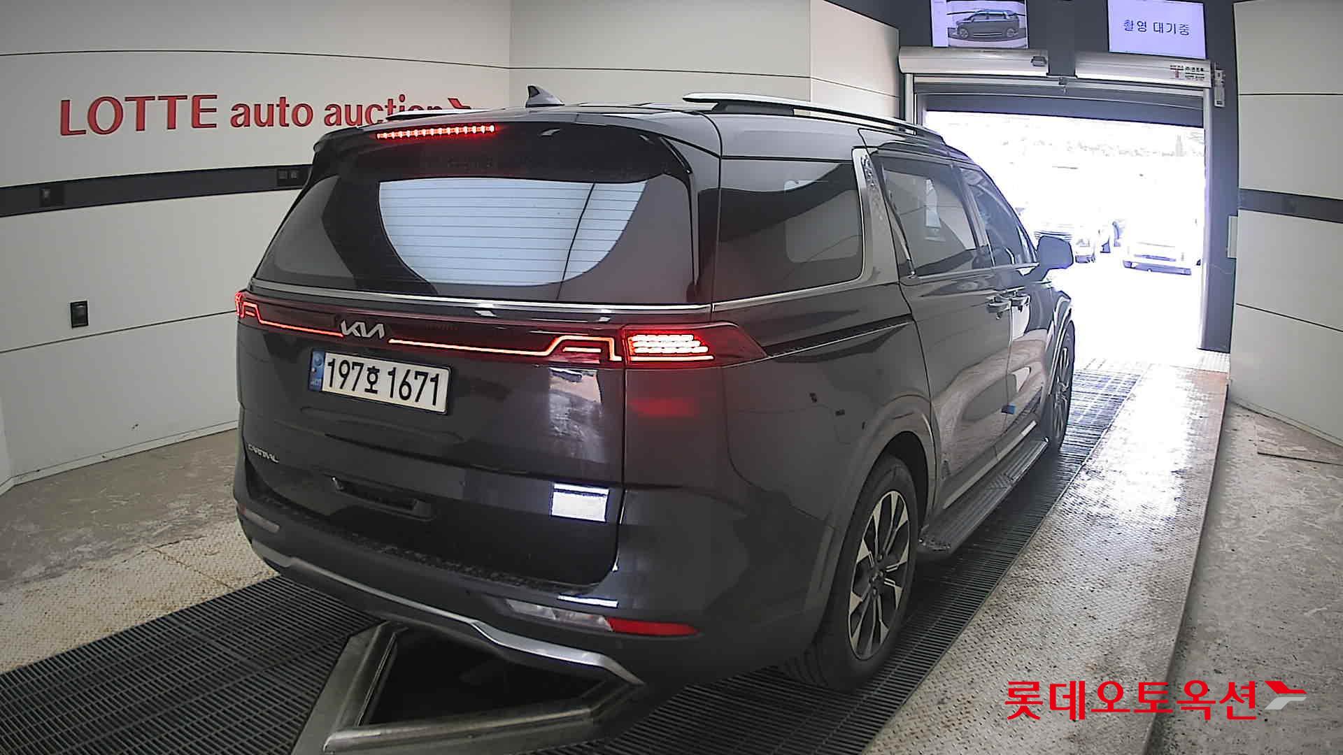 2023 - kia carnival