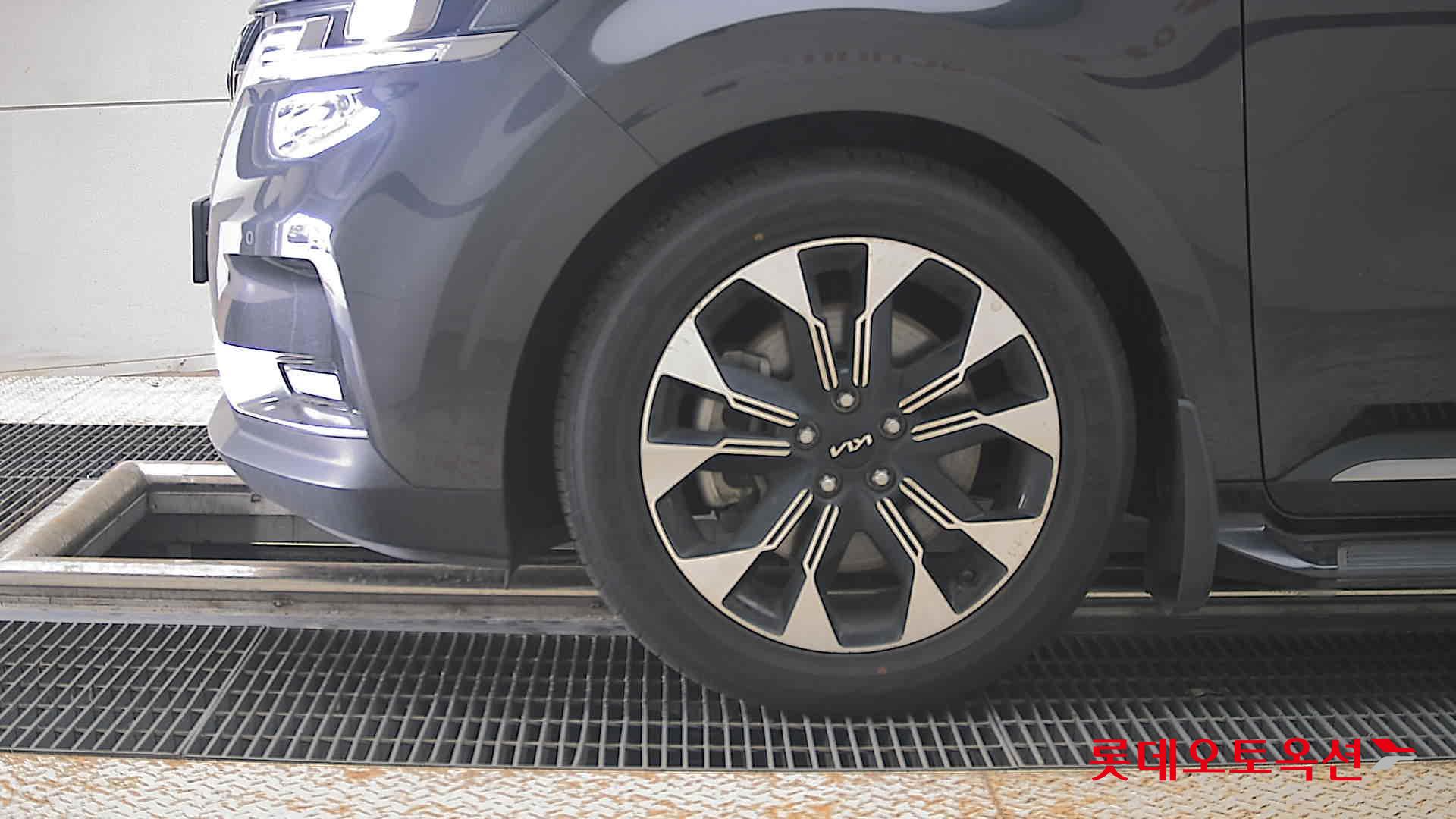 2023 - kia carnival