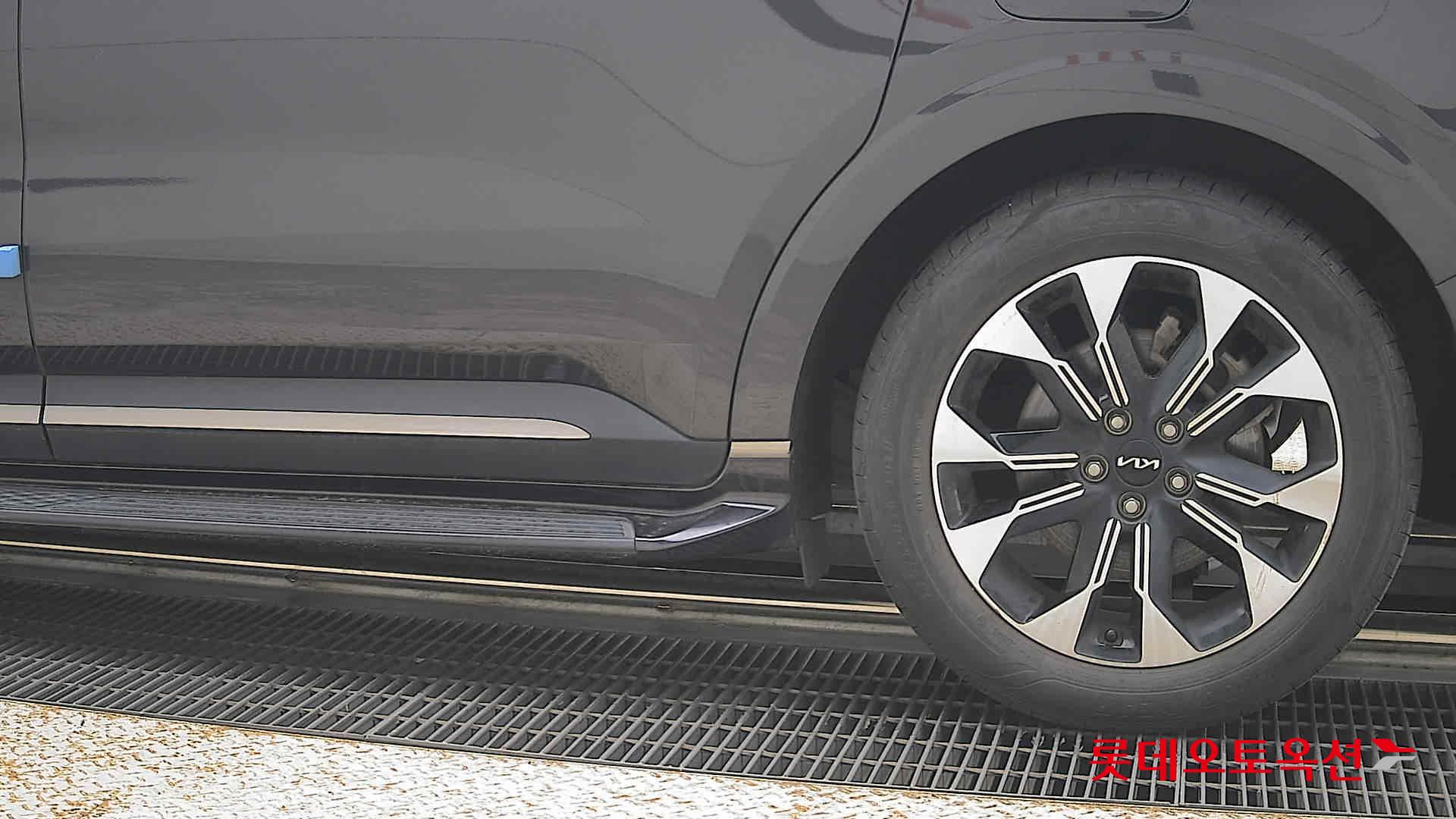 2023 - kia carnival