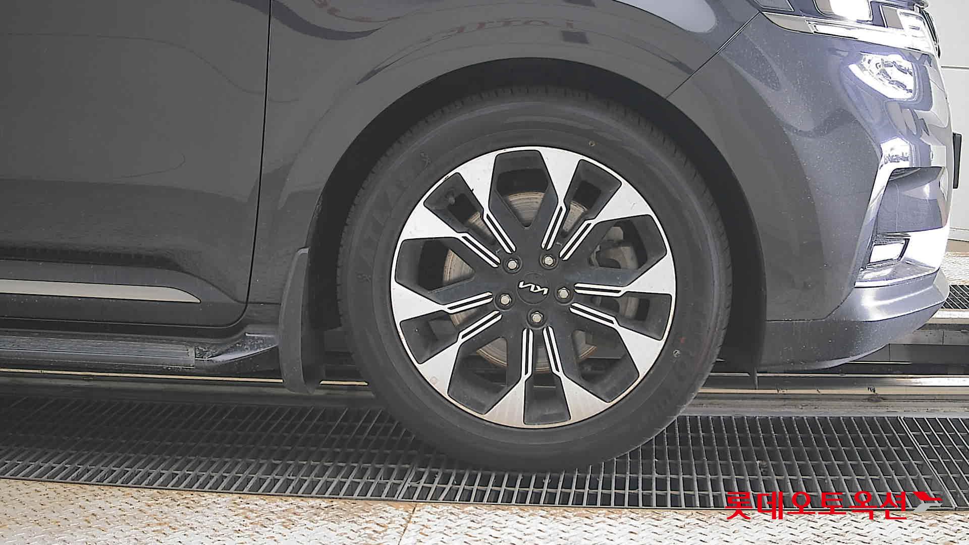 2023 - kia carnival
