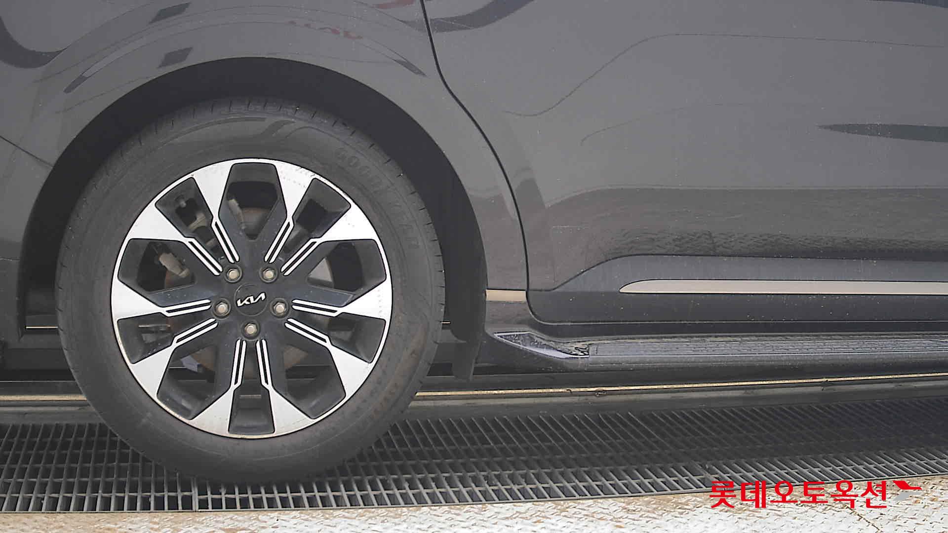 2023 - kia carnival