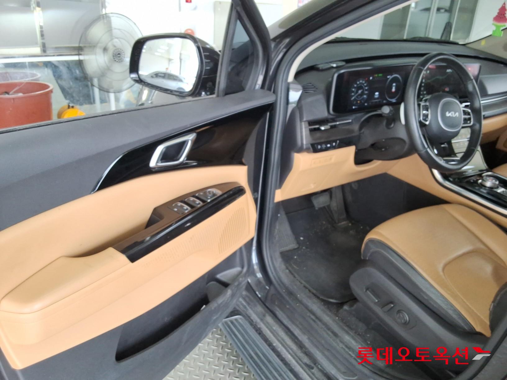 2023 - kia carnival