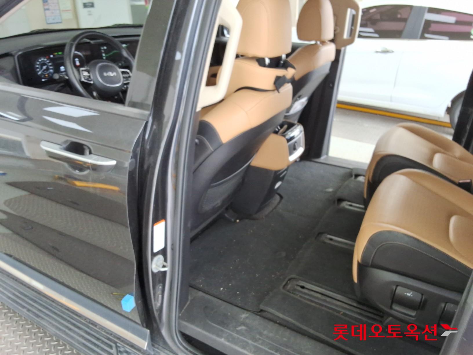 2023 - kia carnival