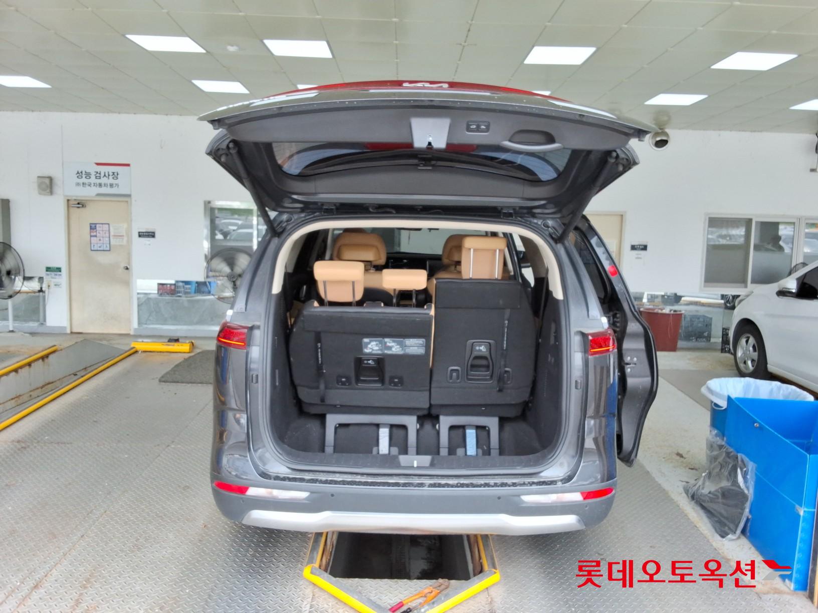 2023 - kia carnival