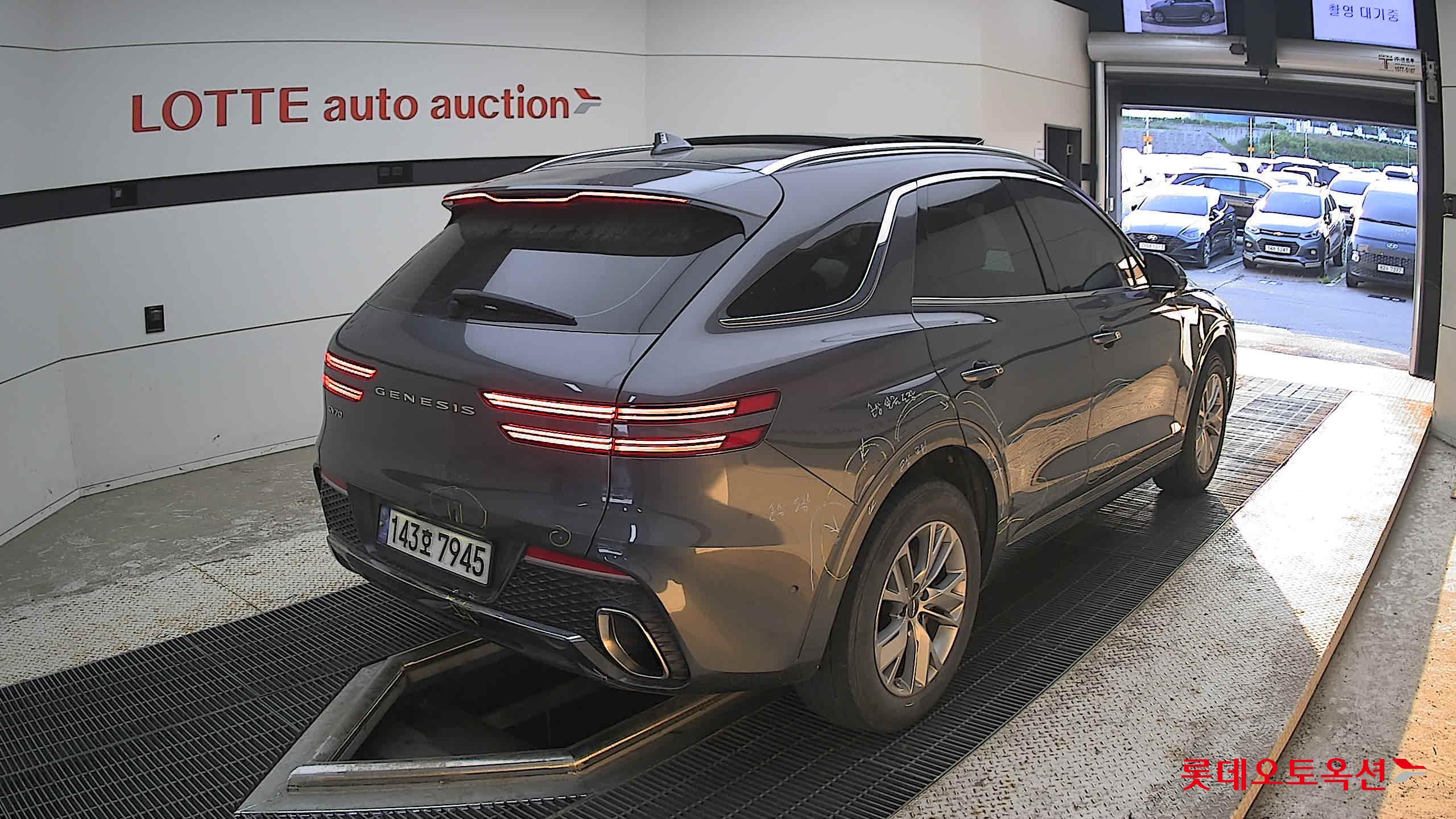 2022 - genesis gv70