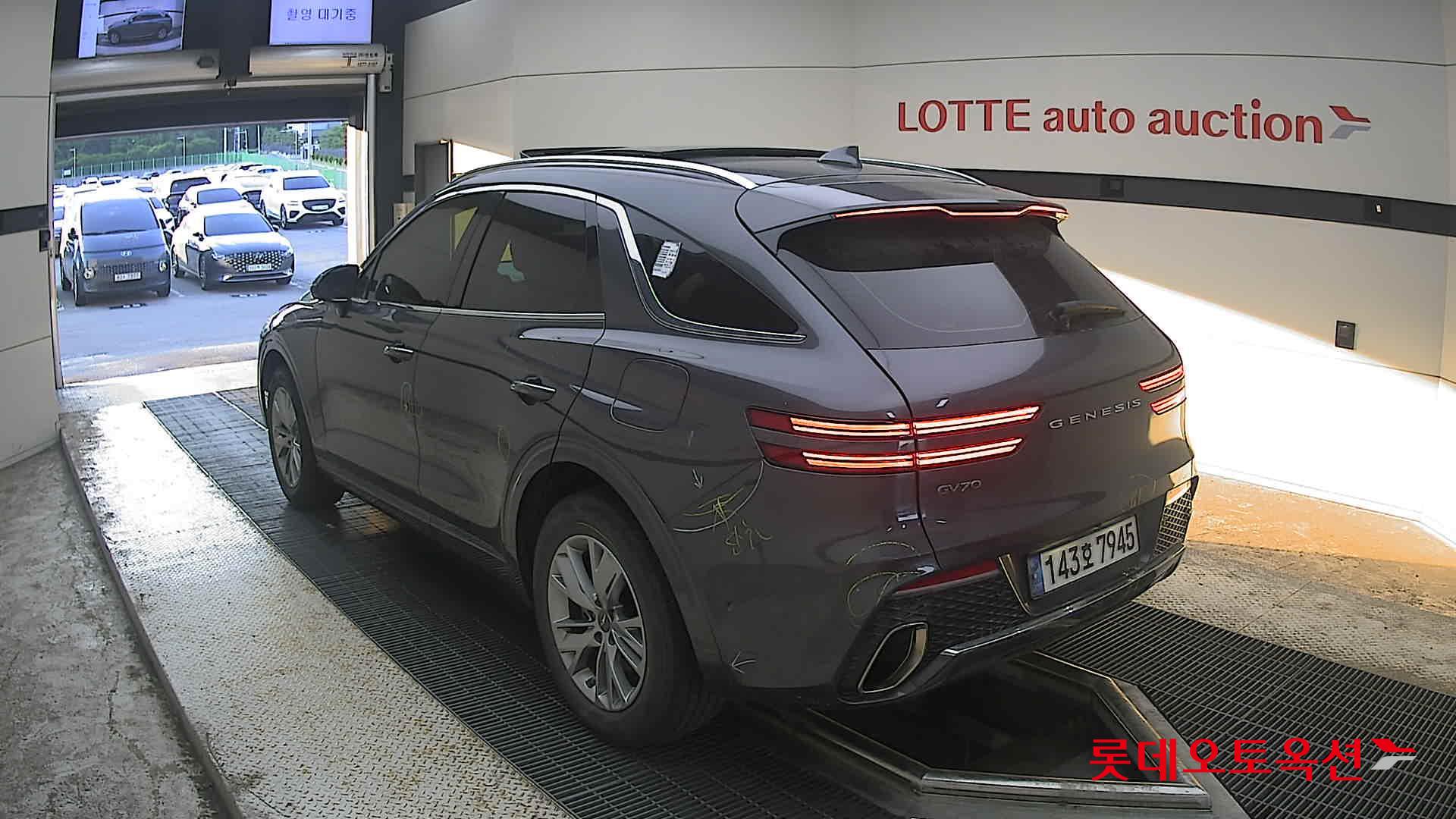 2022 - genesis gv70