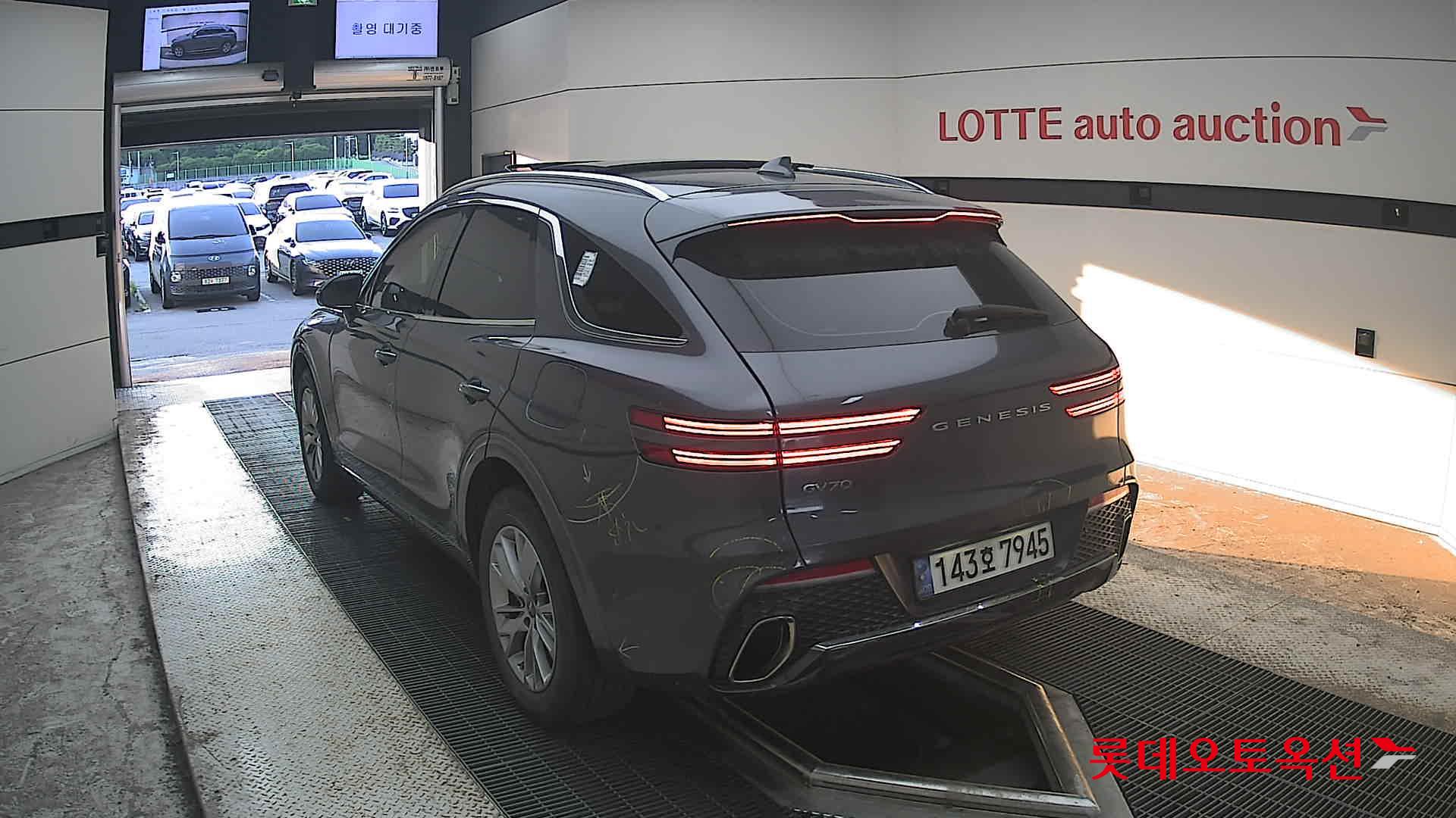 2022 - genesis gv70