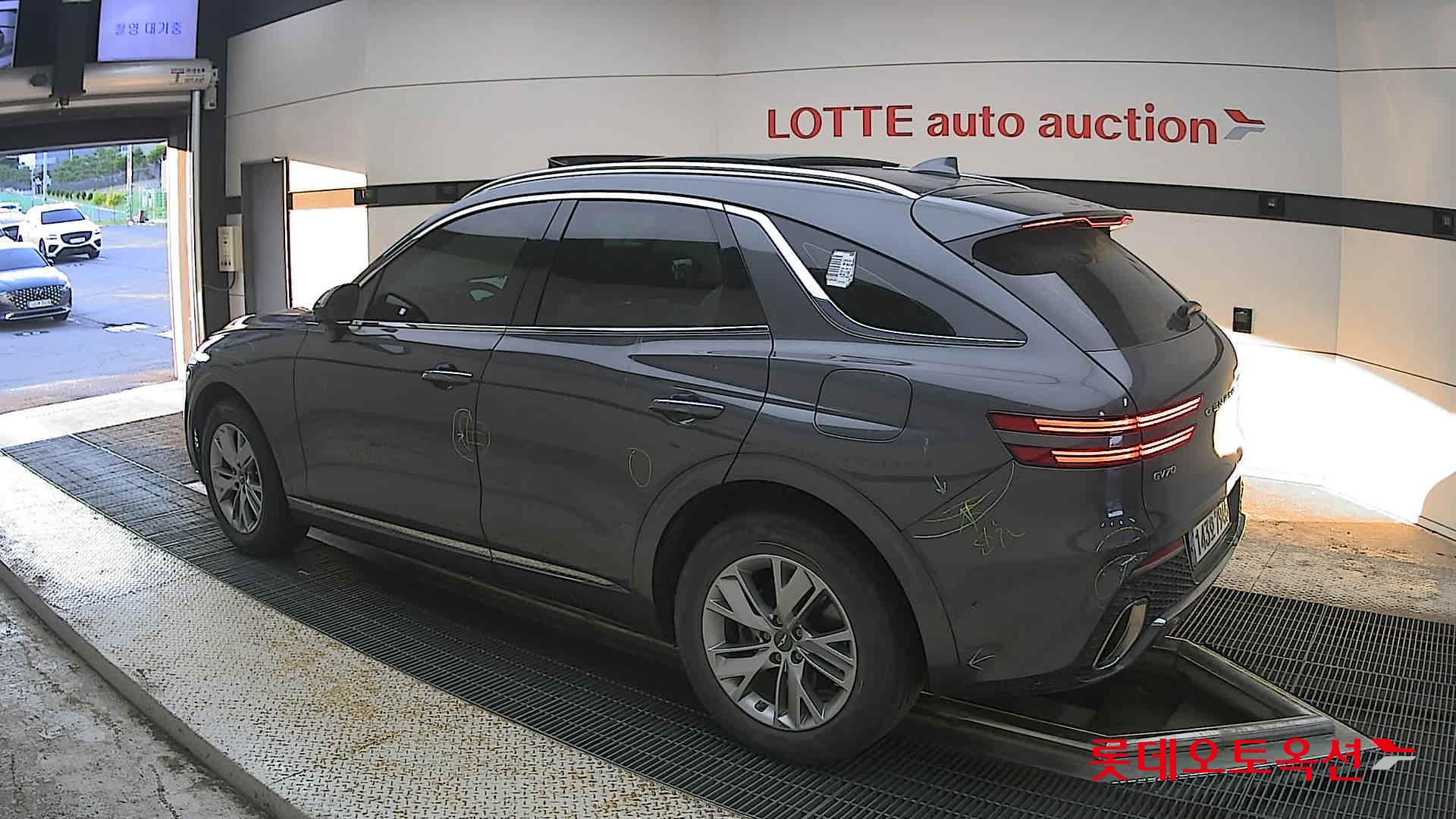 2022 - genesis gv70