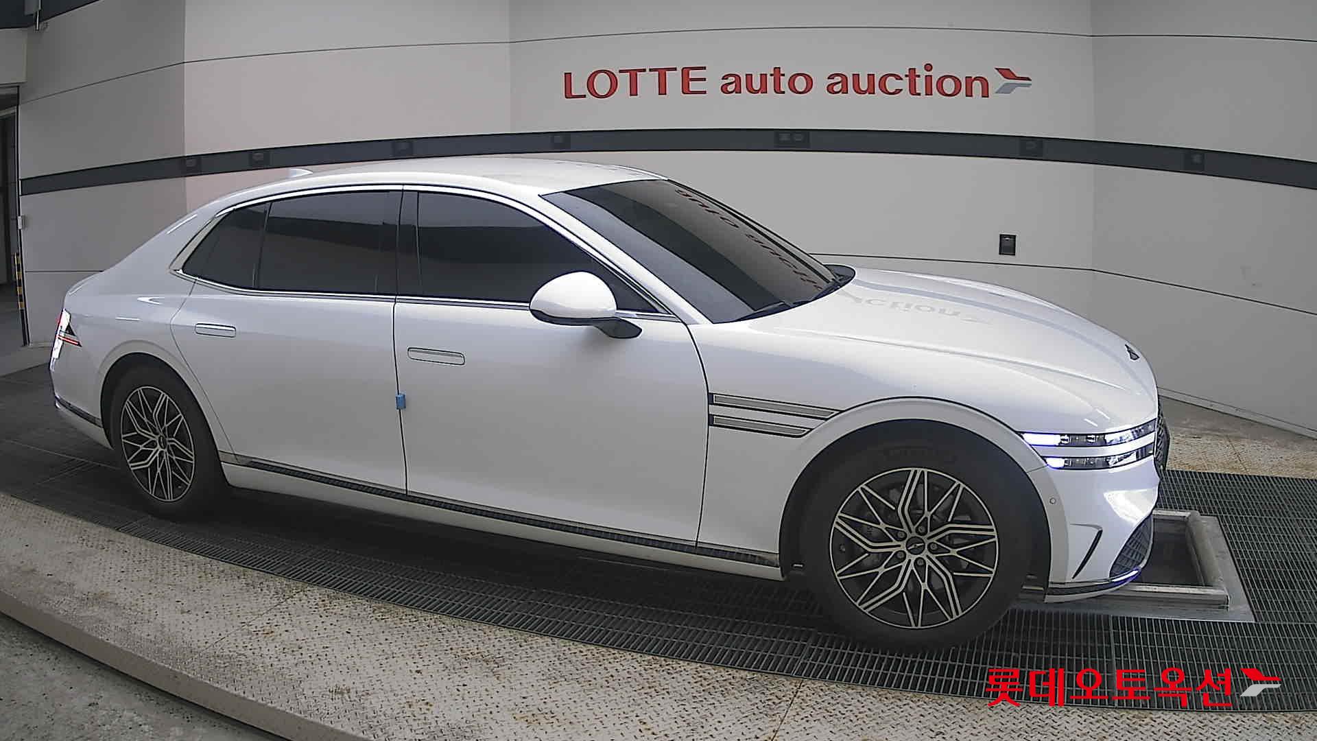2022 - genesis g90