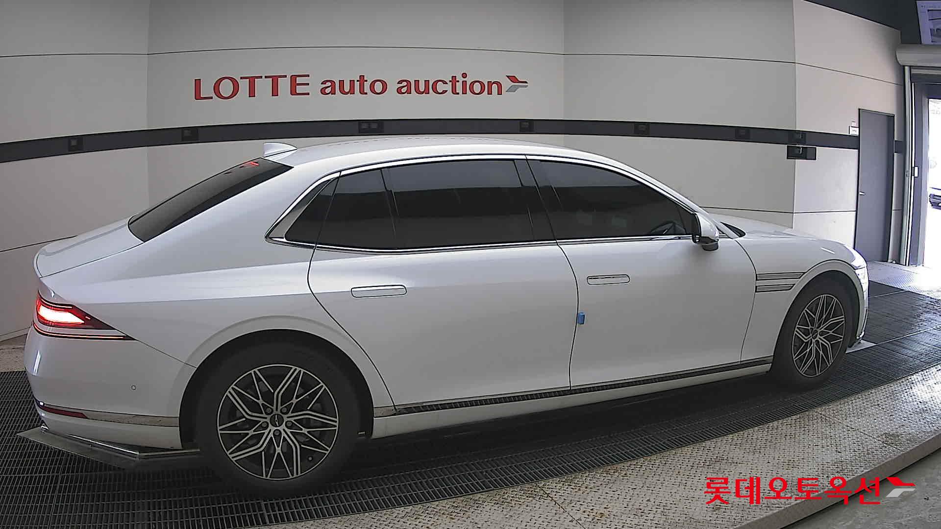 2022 - genesis g90