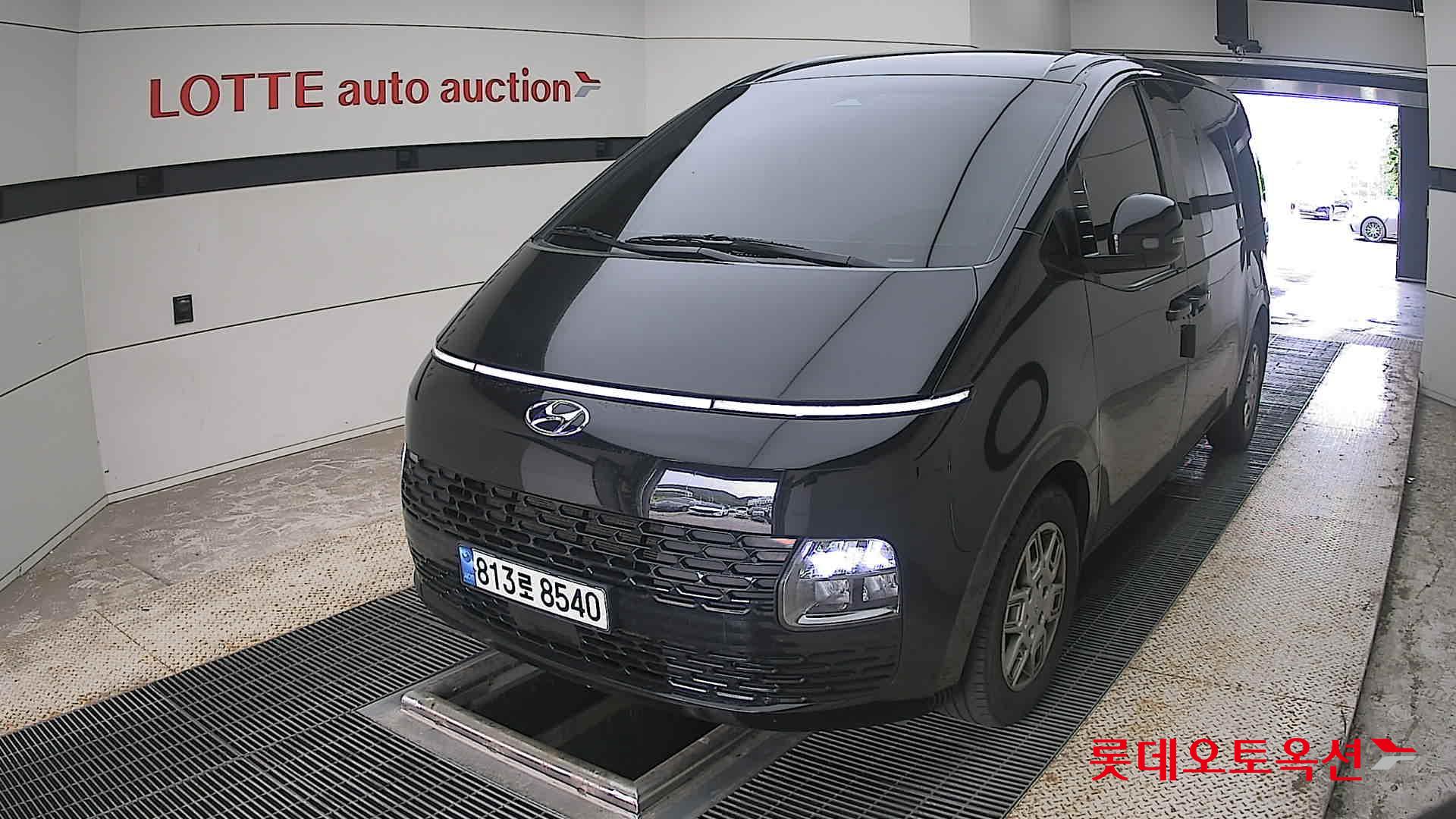 2023 - hyundai staria