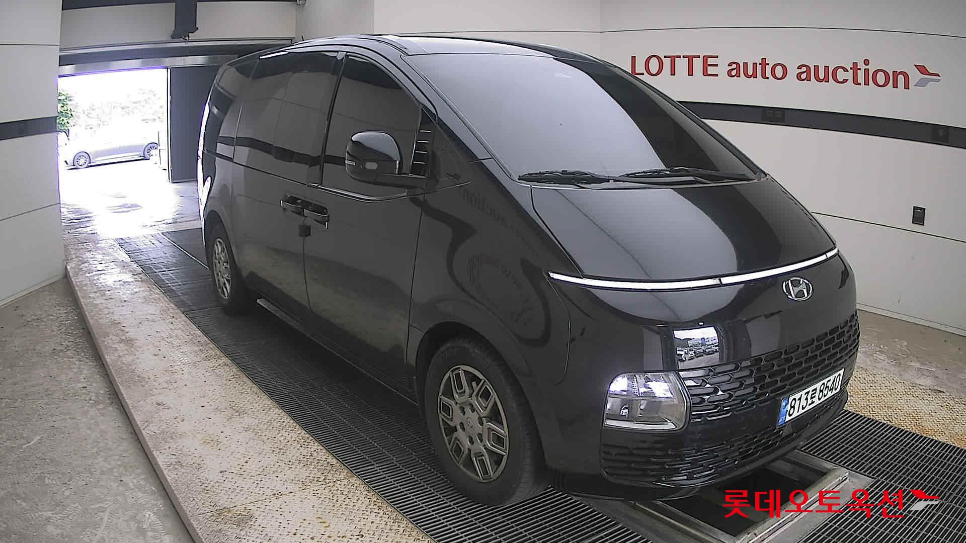 2023 - hyundai staria