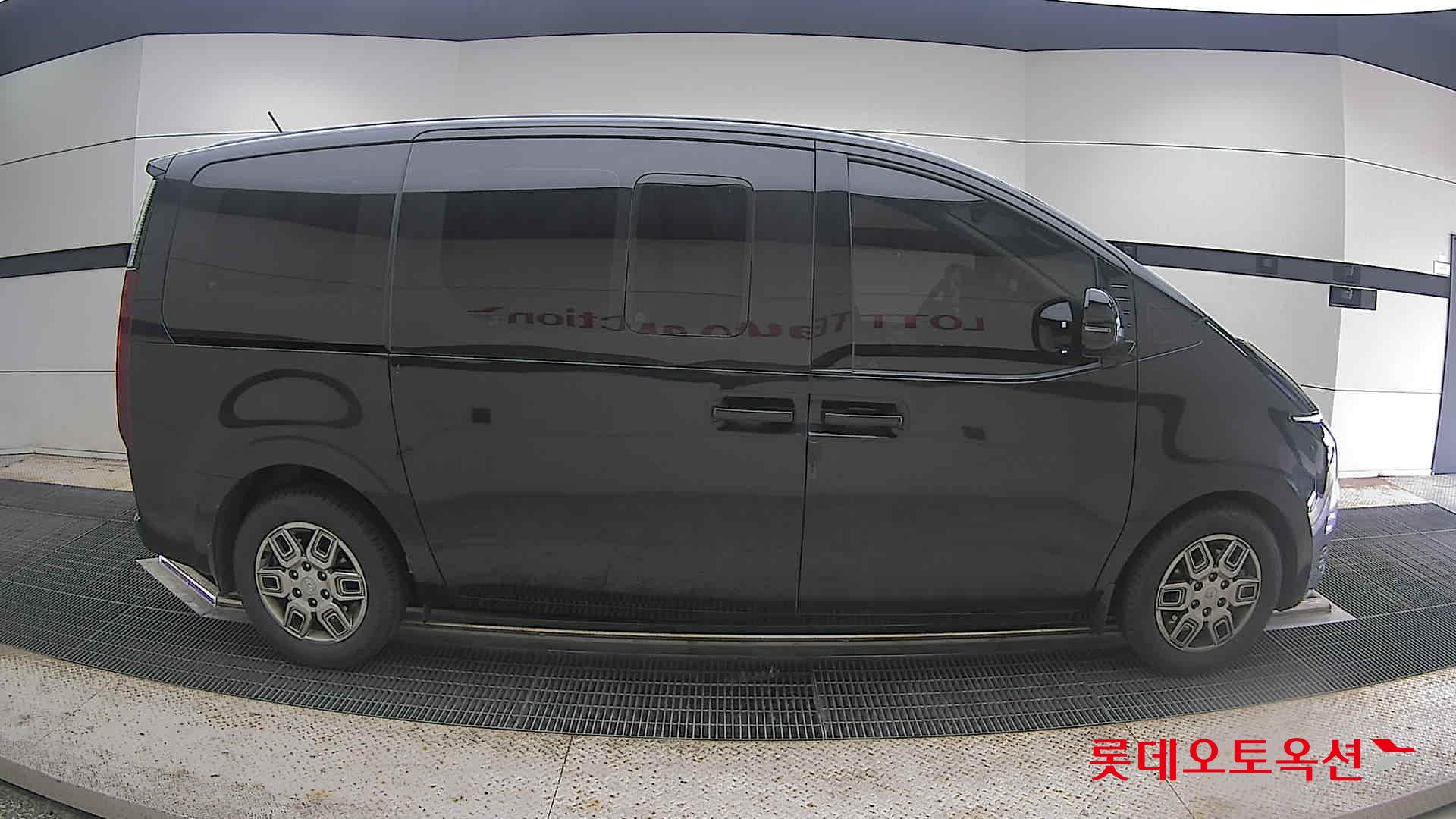 2023 - hyundai staria
