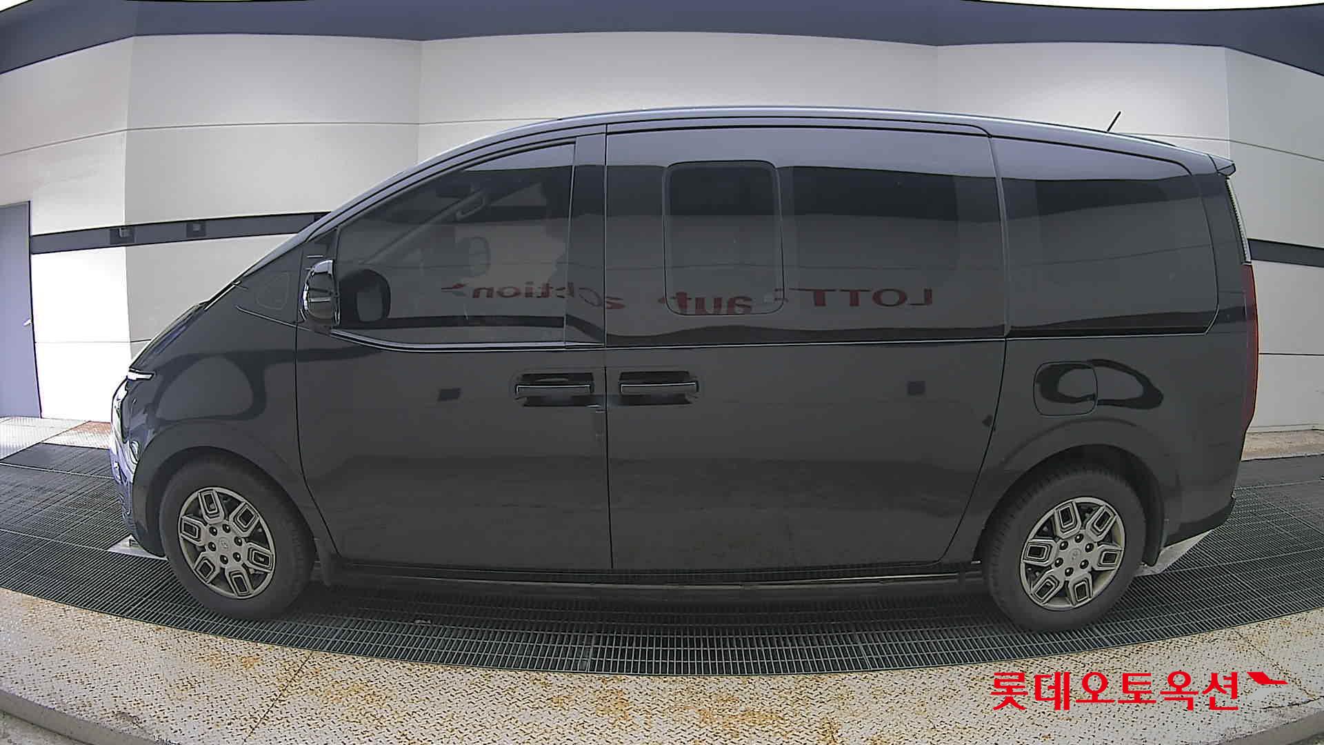 2023 - hyundai staria