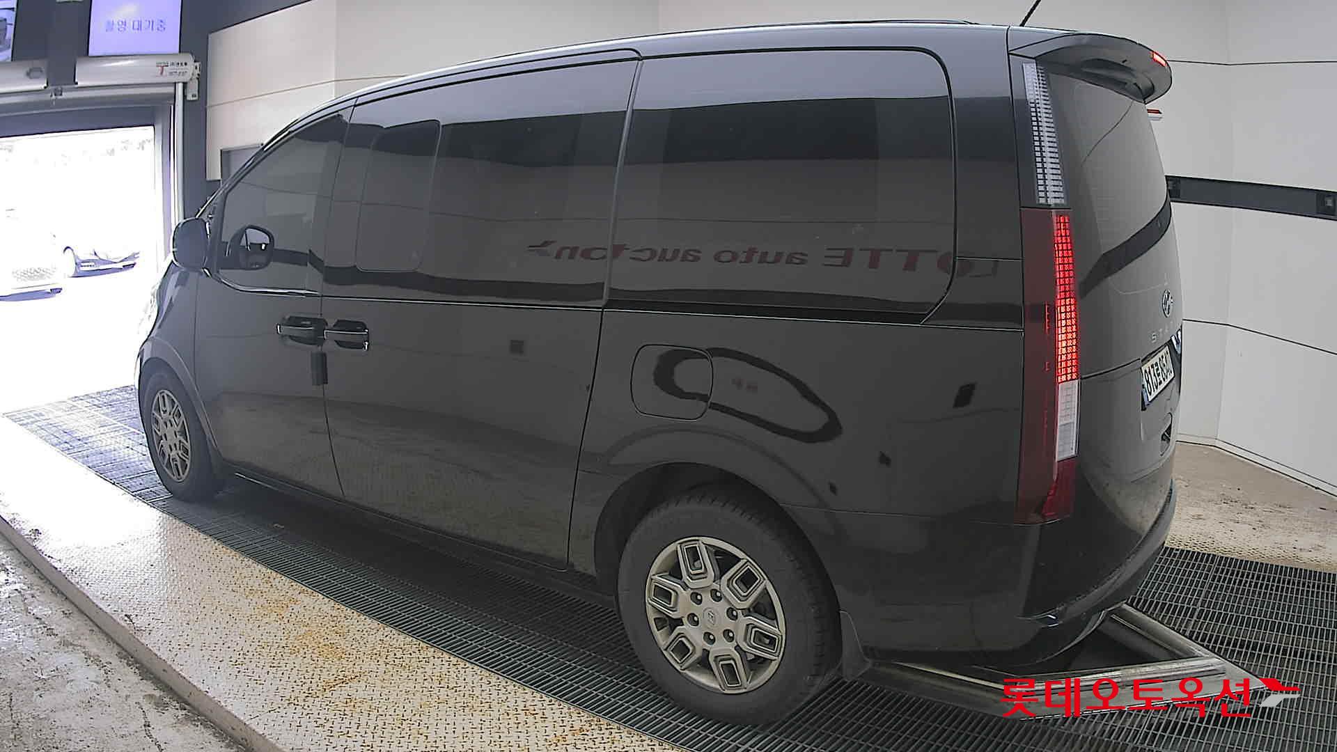 2023 - hyundai staria
