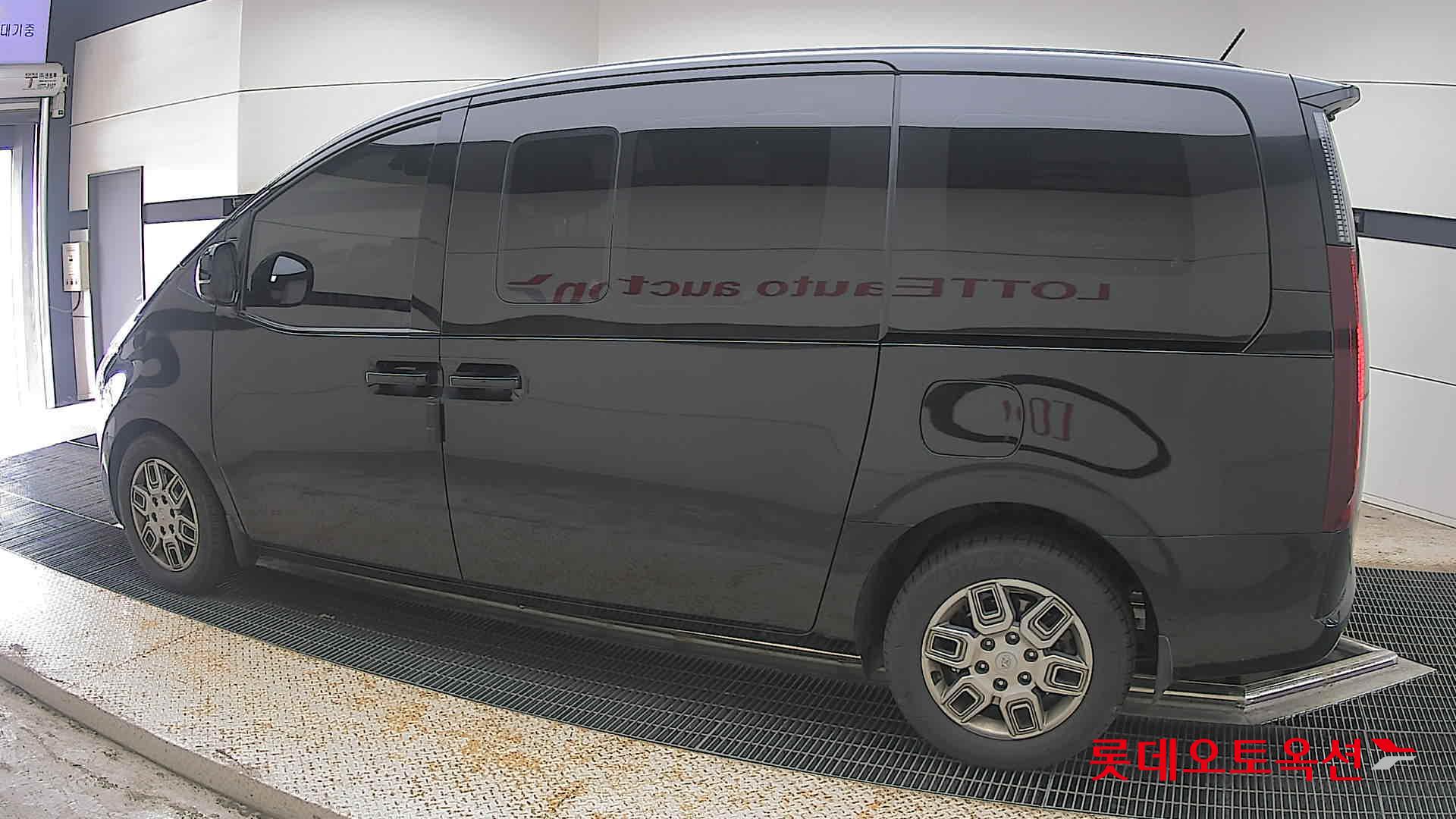 2023 - hyundai staria