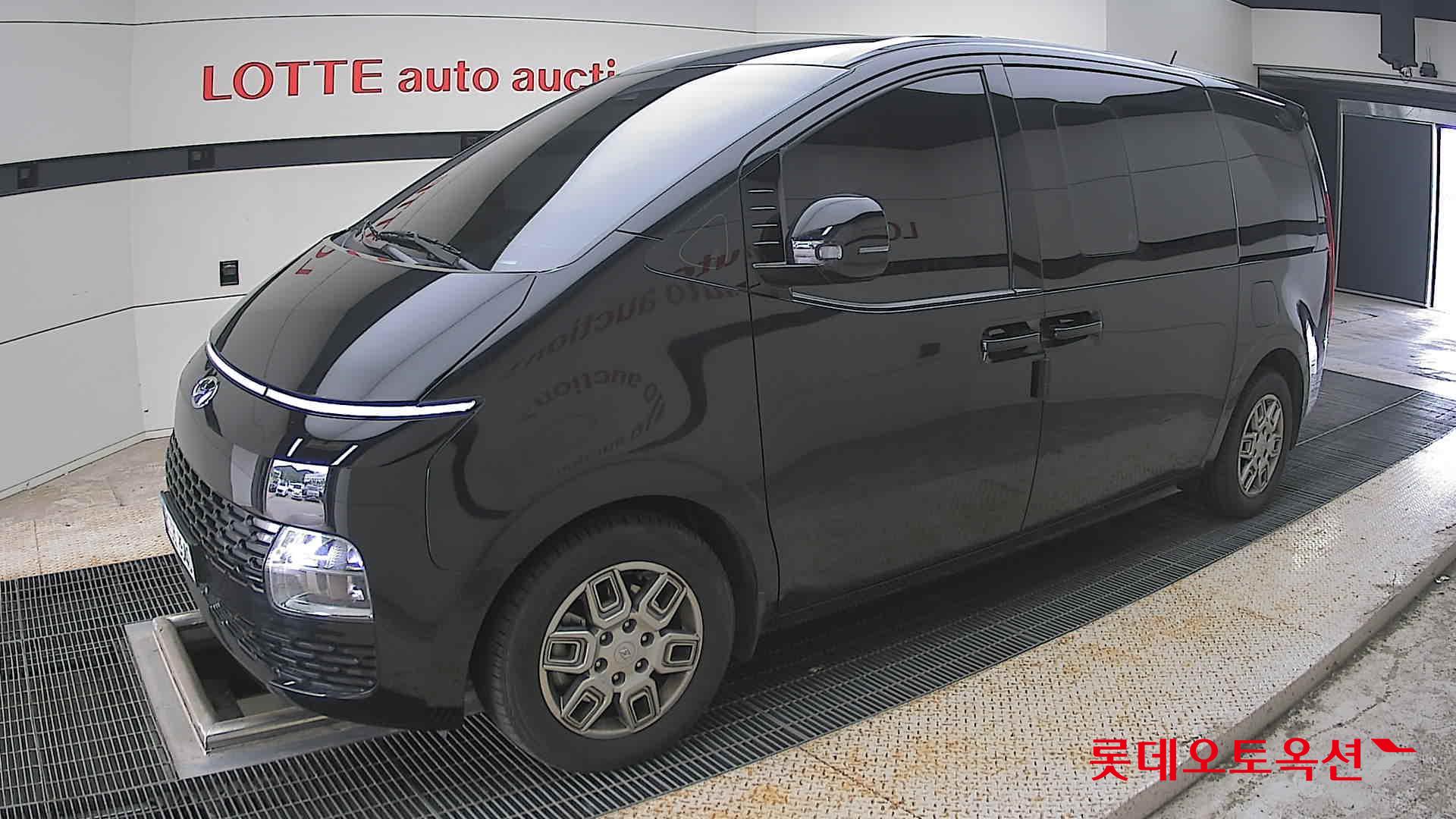 2023 - hyundai staria