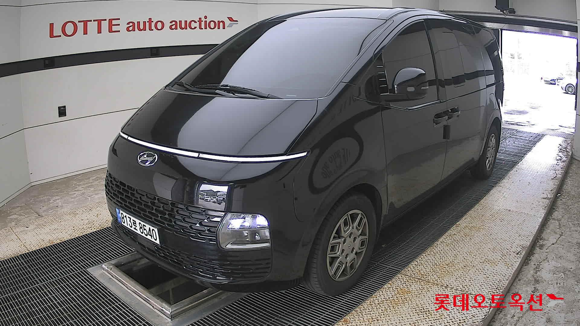 2023 - hyundai staria